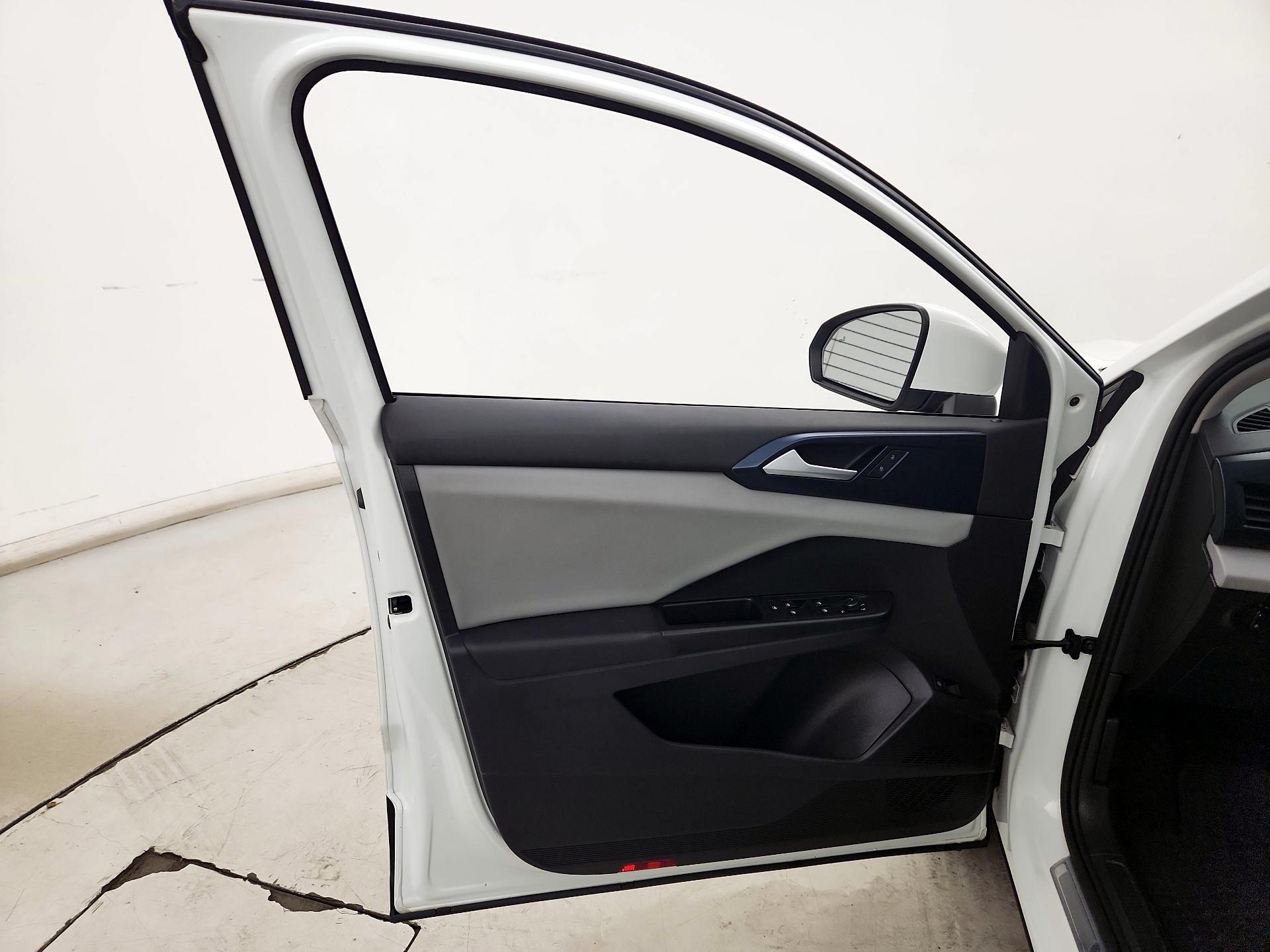 Thumbnail: 2022 Volkswagen Taos - 12