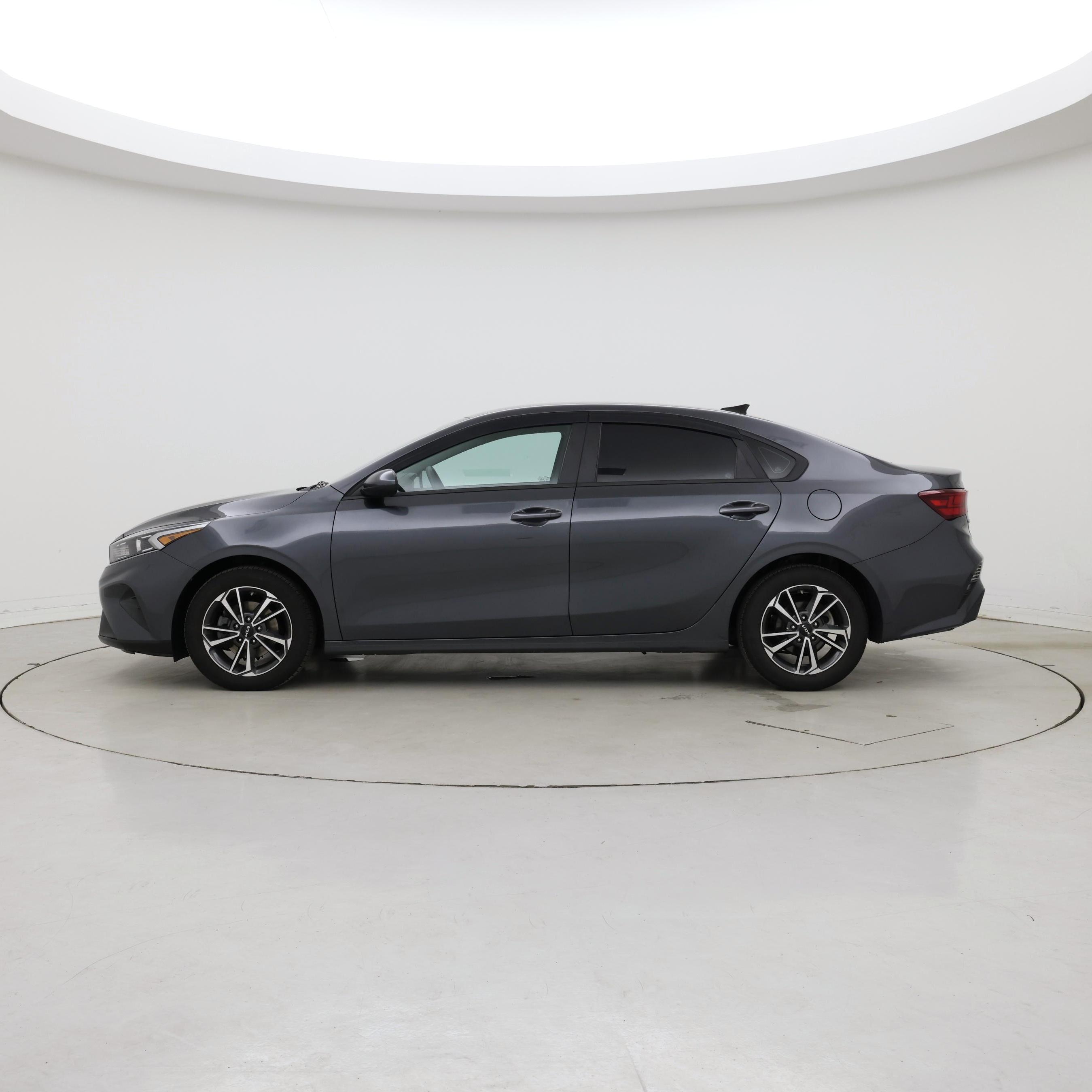 Thumbnail: 2022 Kia Forte - 3