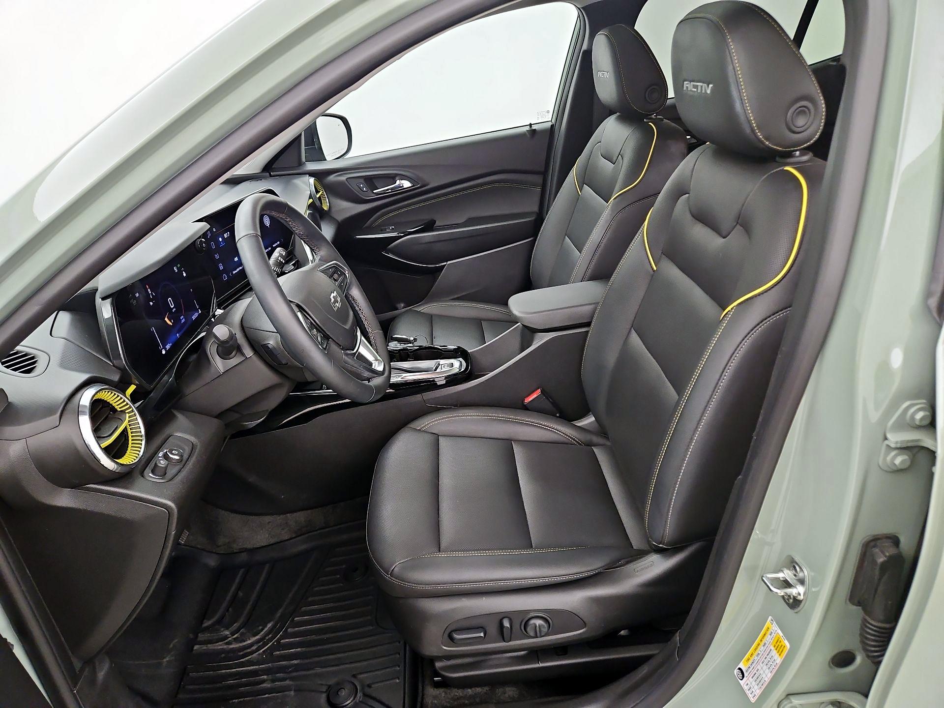 Thumbnail: 2025 Chevrolet Trax - 11