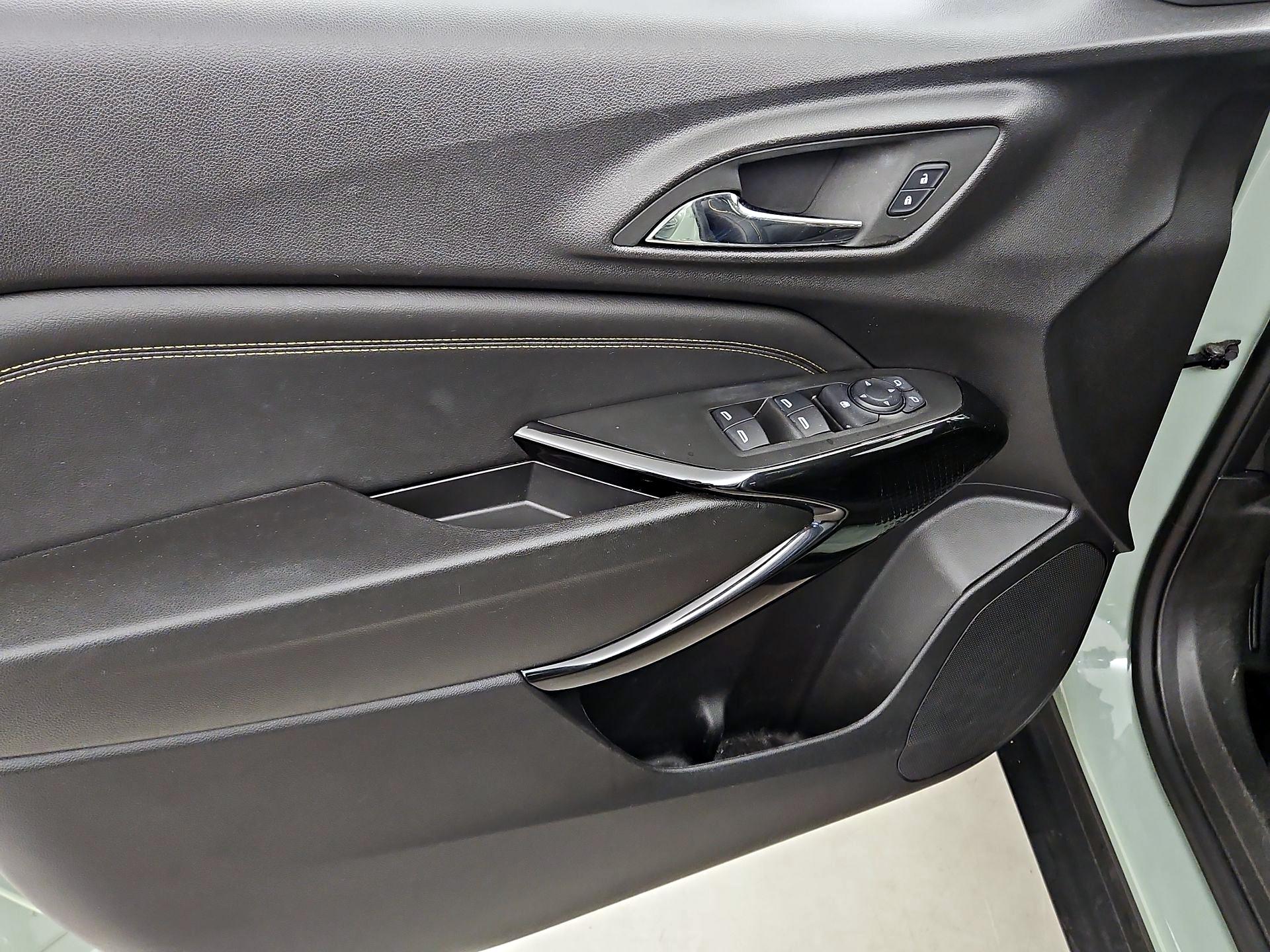 Thumbnail: 2025 Chevrolet Trax - 12
