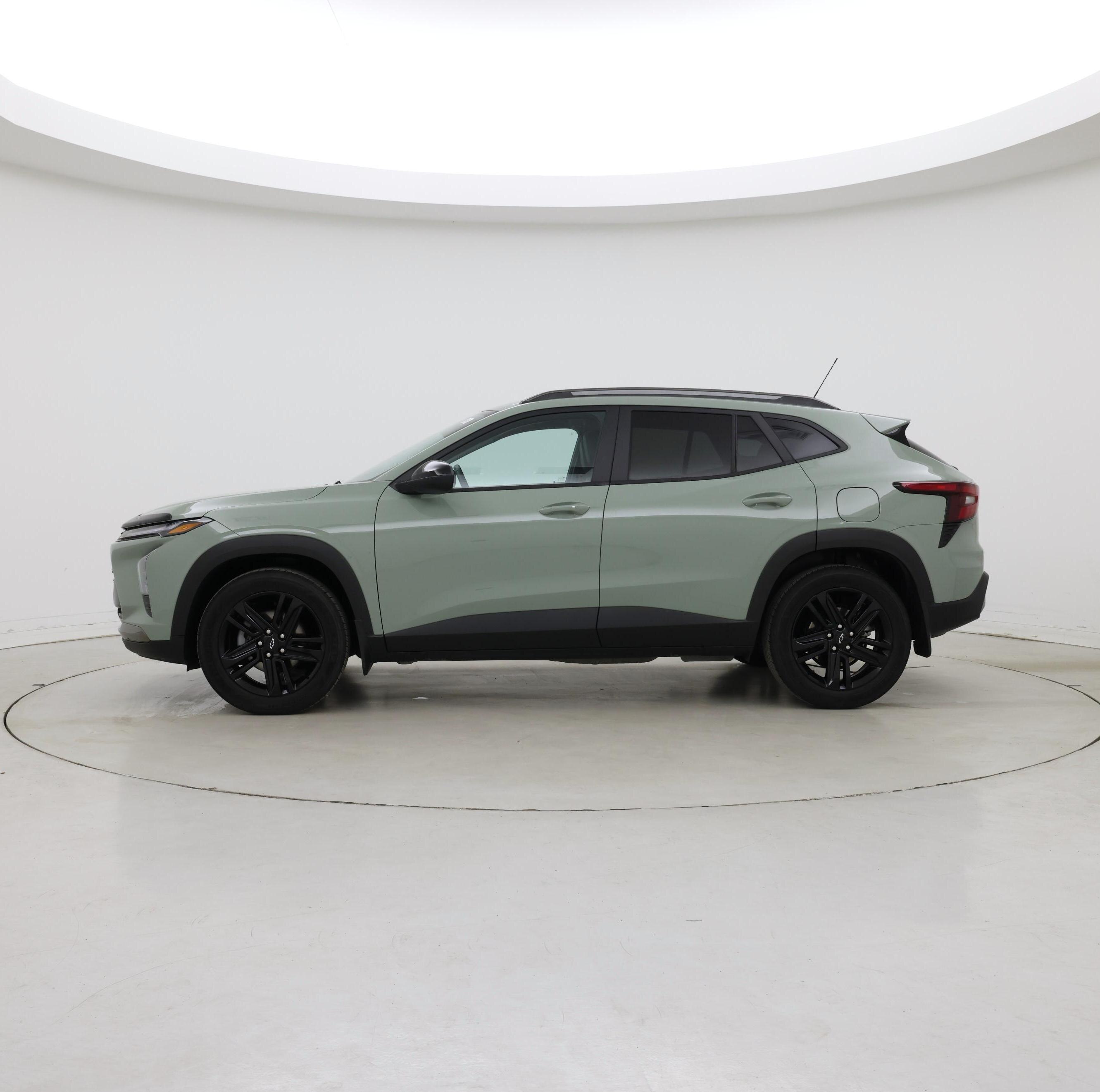 Thumbnail: 2025 Chevrolet Trax - 3