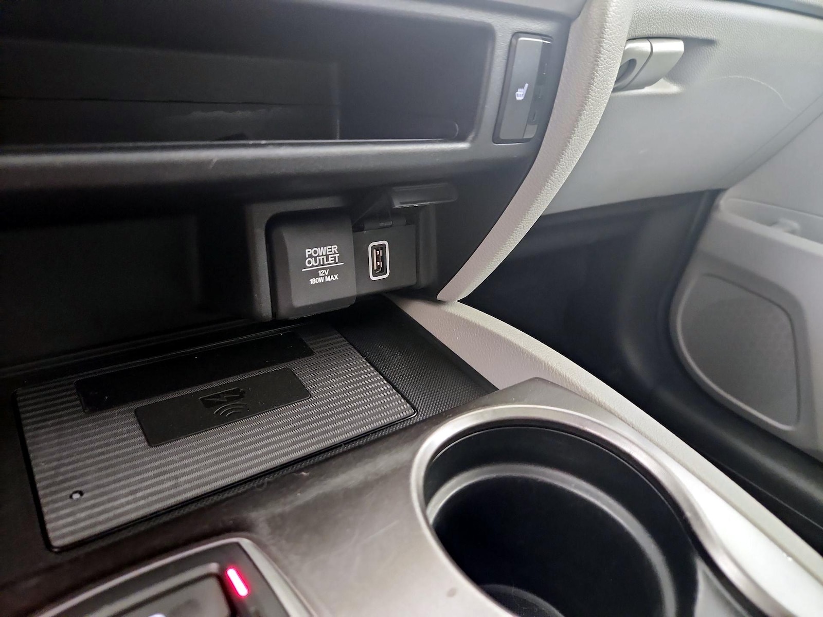 2022 Honda Pilot SE - Photo 16