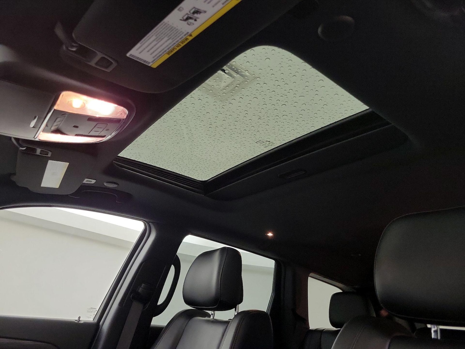 Sunroof(s) & Overhead Airbags