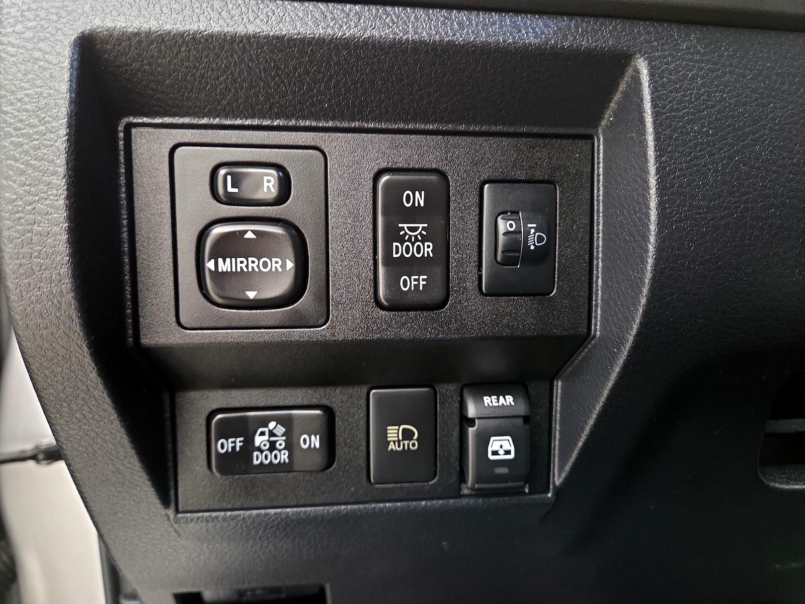 2018 Toyota Tundra SR5 - Photo 14