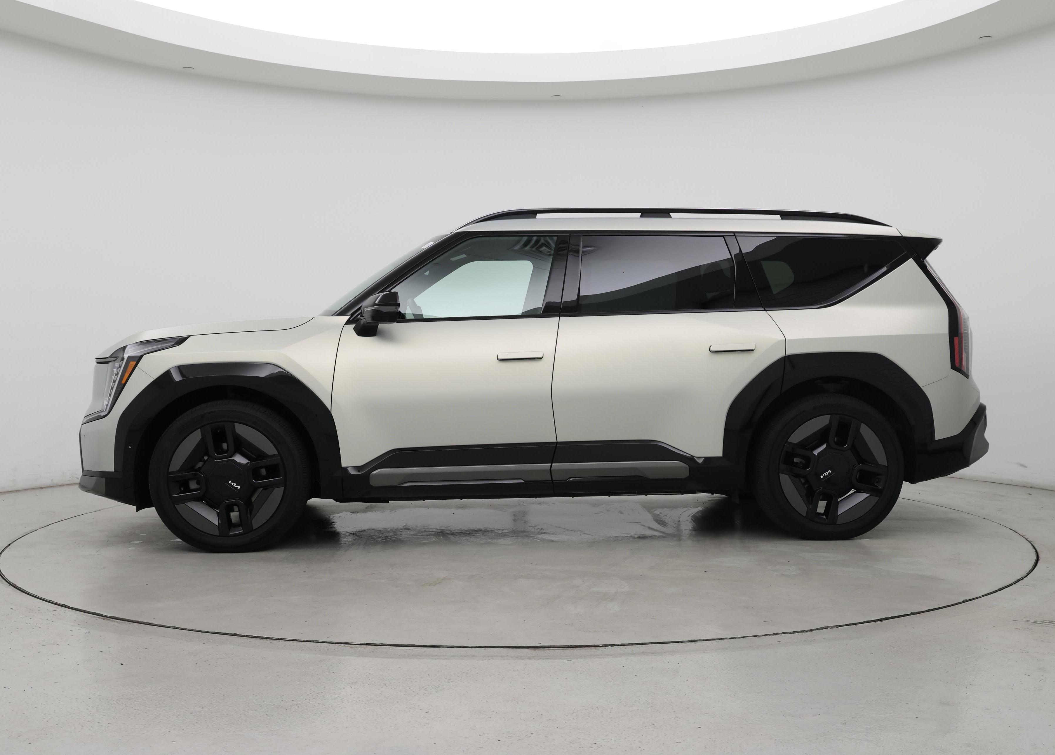 Thumbnail: 2024 Kia EV9 - 3