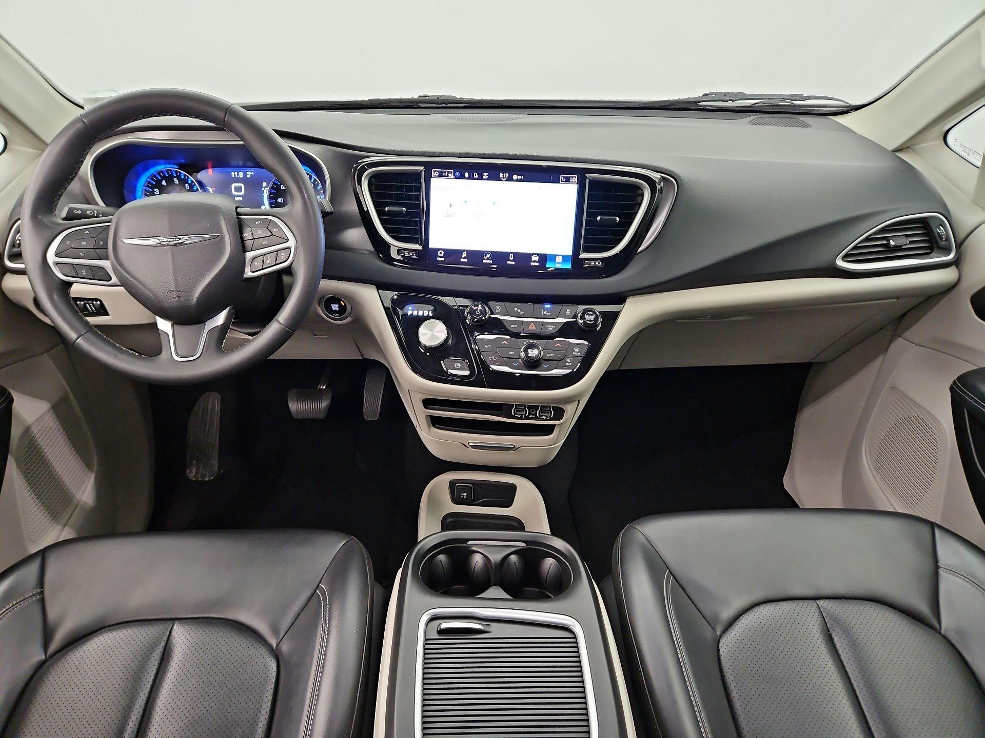 Thumbnail: 2023 Chrysler Pacifica - 9