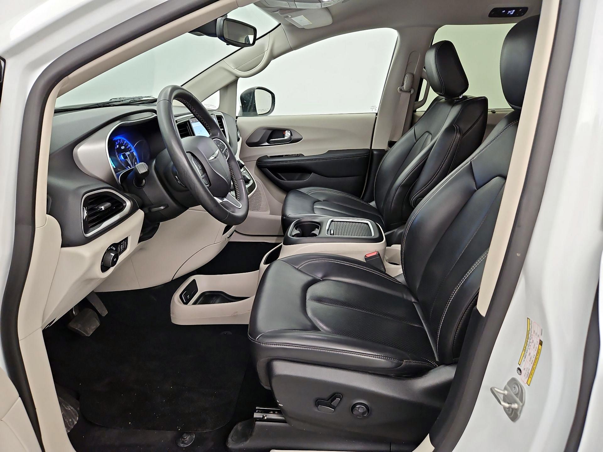 Thumbnail: 2023 Chrysler Pacifica - 11