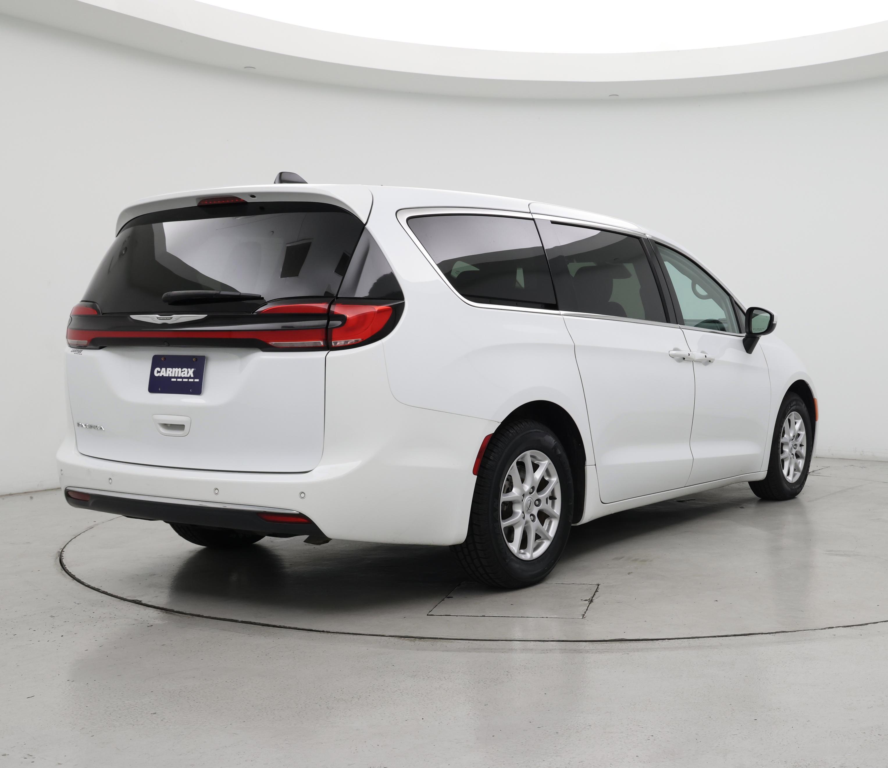 Thumbnail: 2023 Chrysler Pacifica - 8