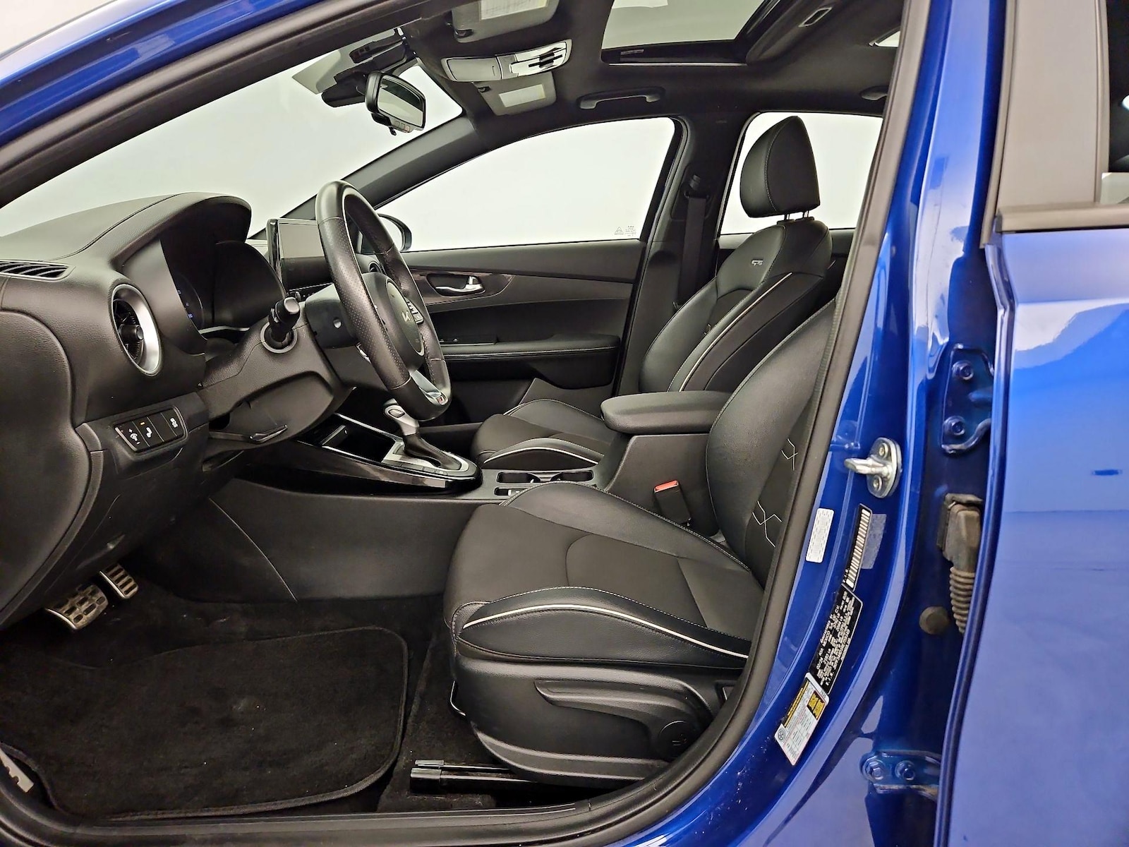 2024 Kia Forte GT-Line - Photo 12