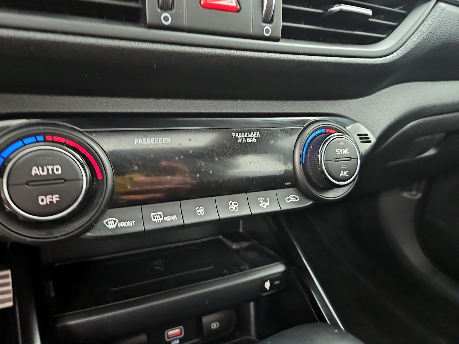 2024 Kia Forte GT-Line - Photo 18