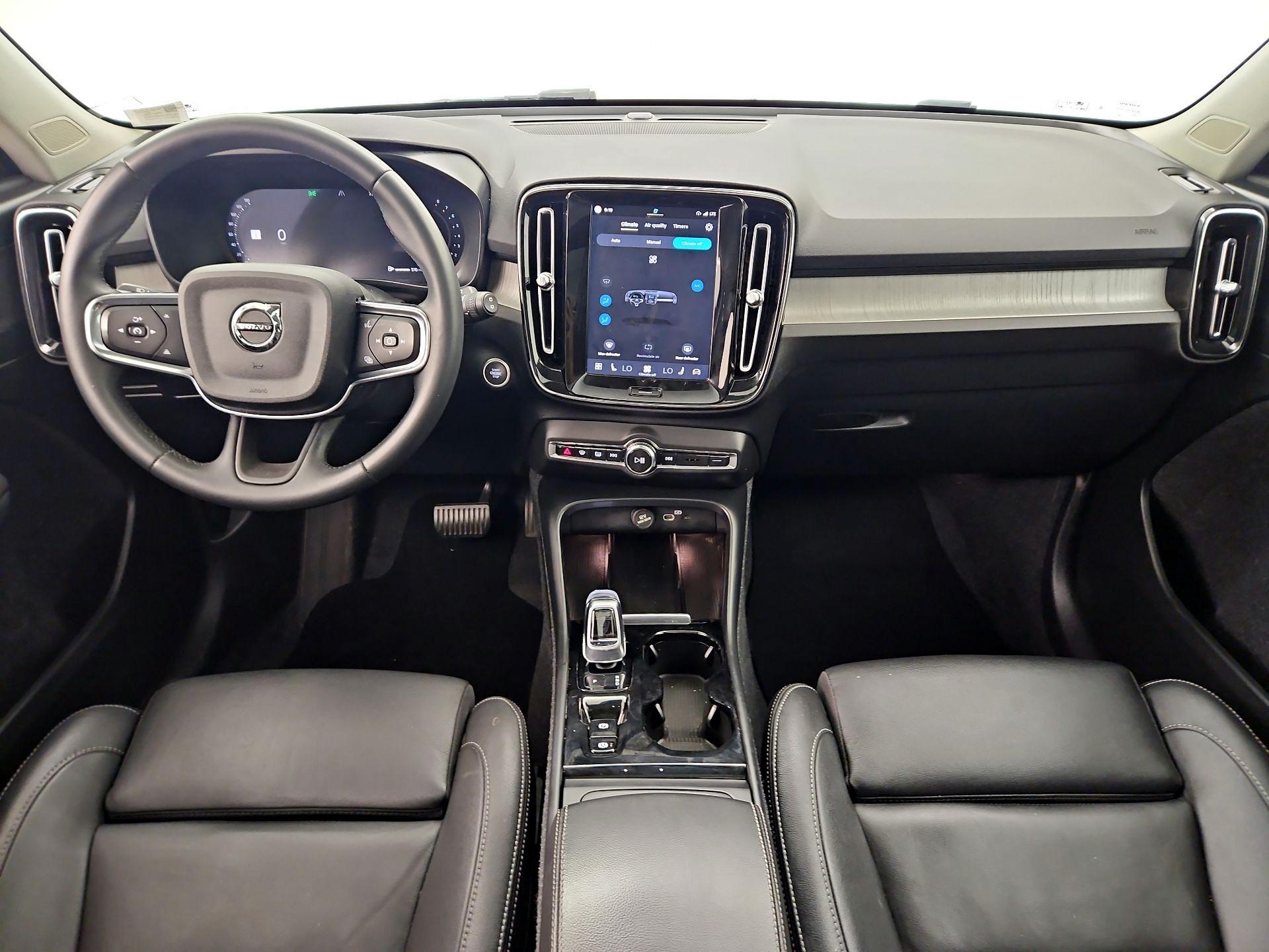 Thumbnail: 2024 Volvo XC40 - 9