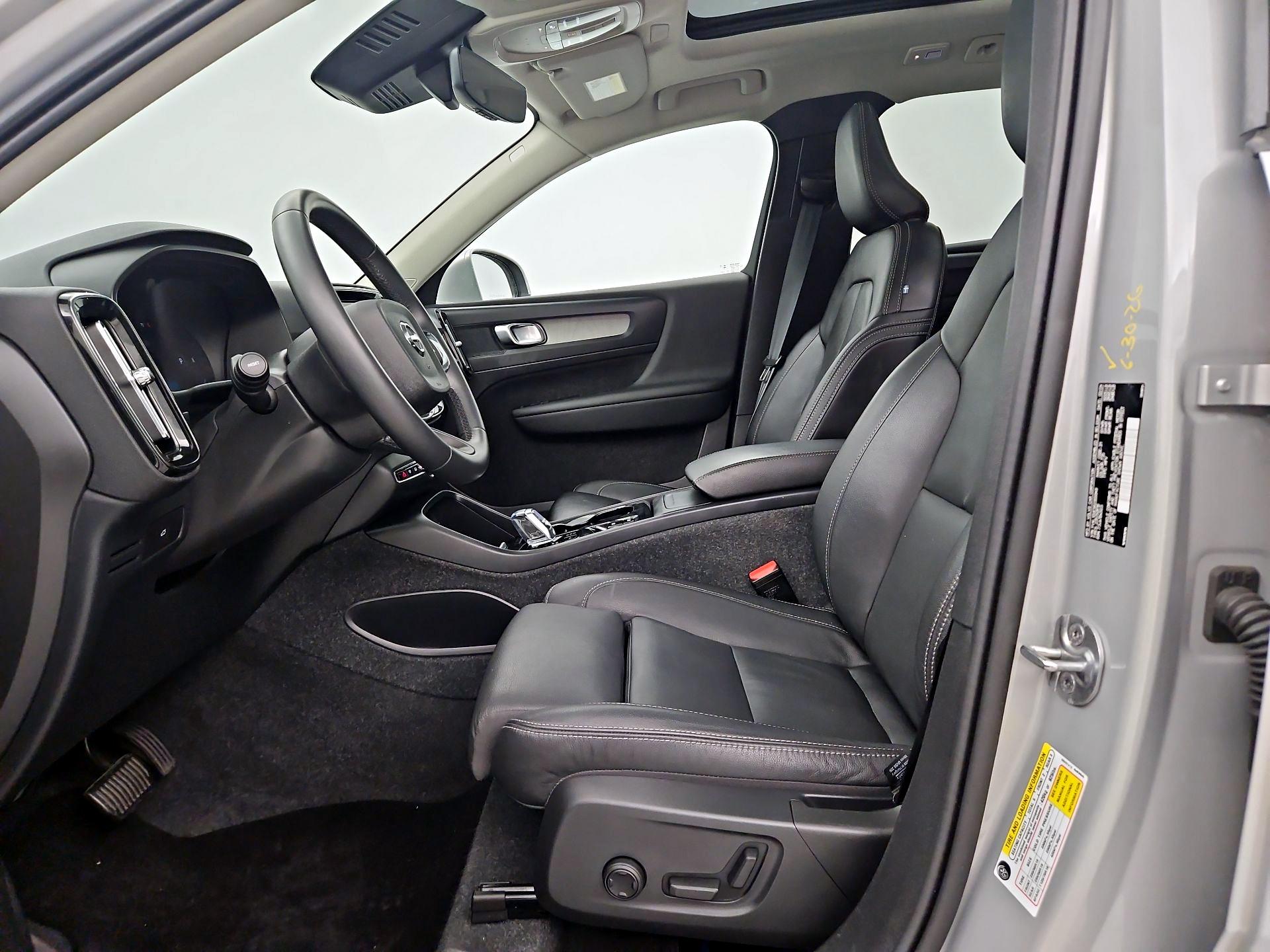 Thumbnail: 2024 Volvo XC40 - 11
