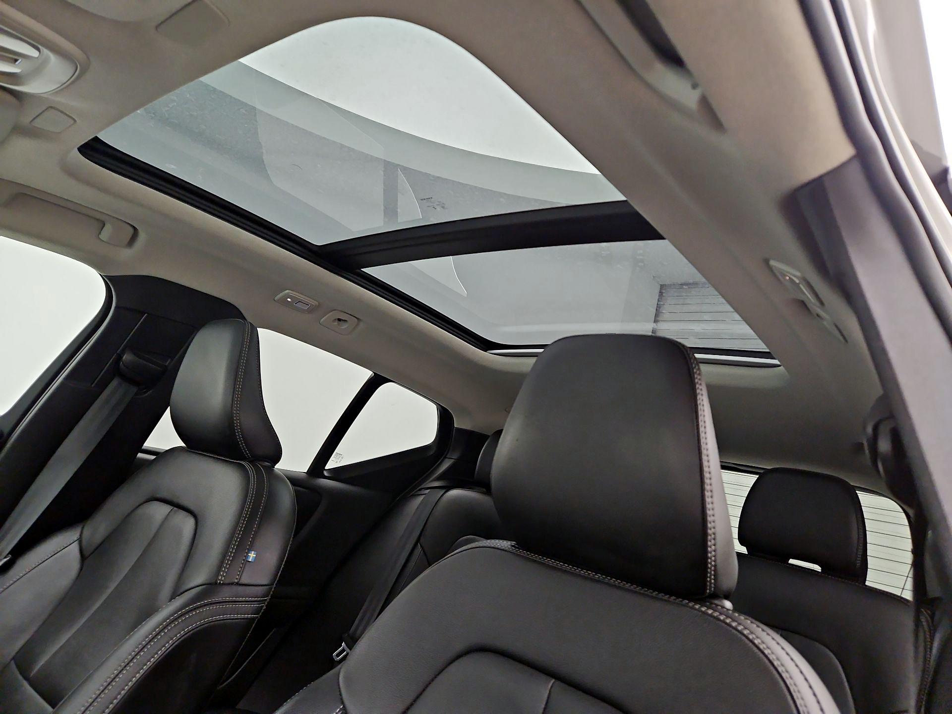 Thumbnail: 2024 Volvo XC40 - 19