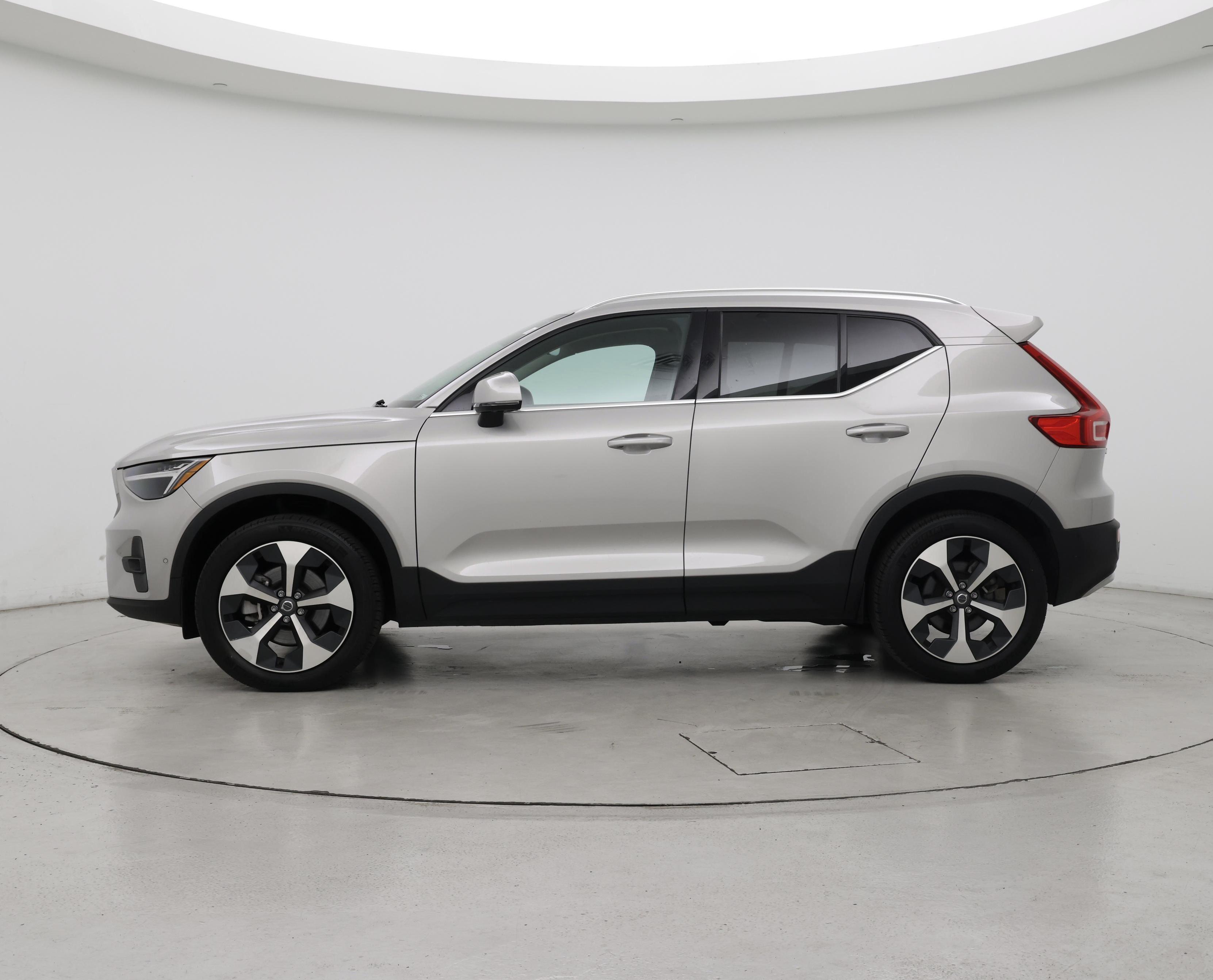 Thumbnail: 2024 Volvo XC40 - 3