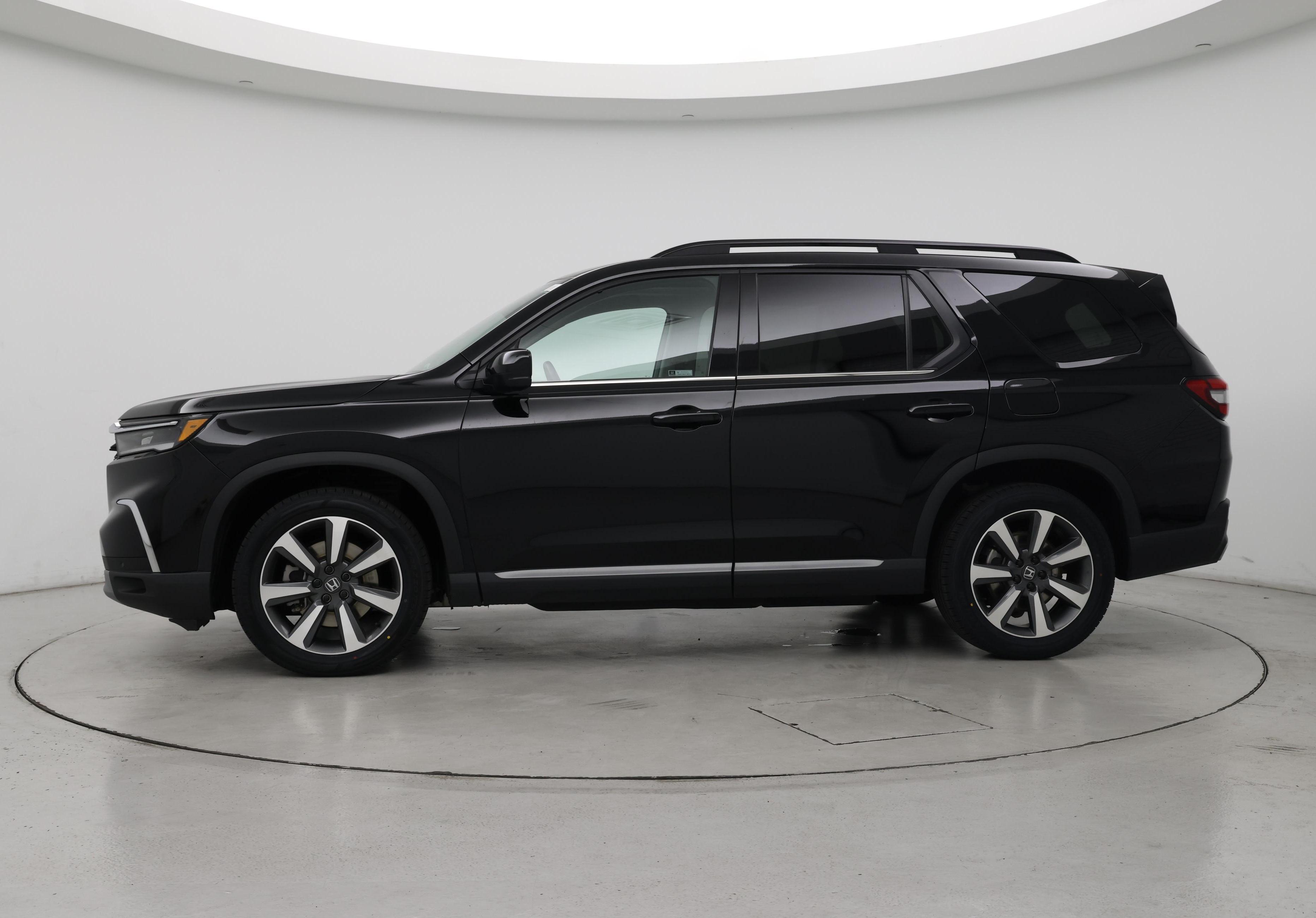 Thumbnail: 2023 Honda Pilot - 3