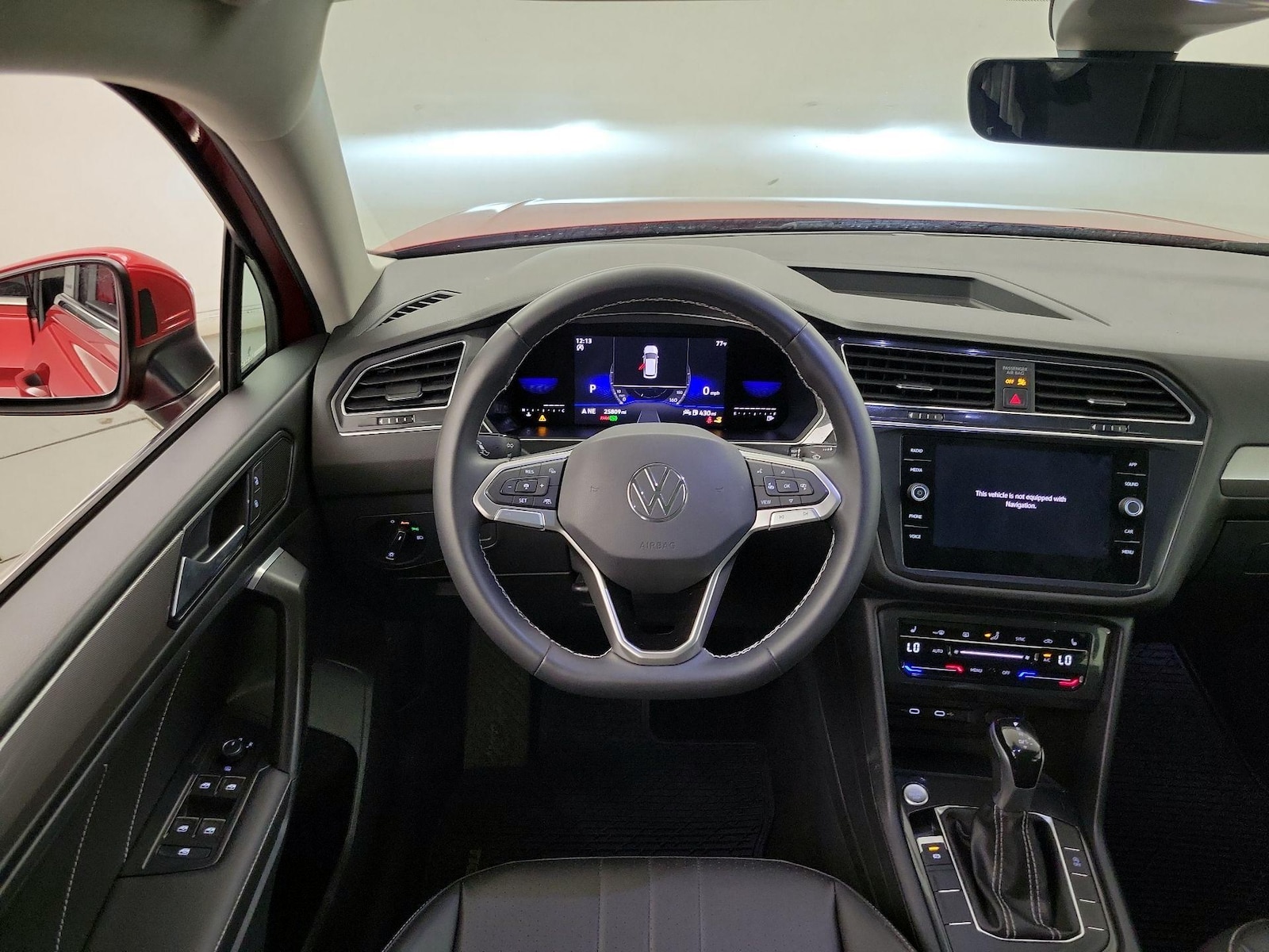 2023 Volkswagen Tiguan SE - Photo 11