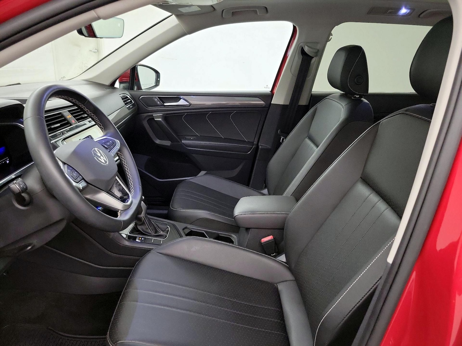 2023 Volkswagen Tiguan SE - Photo 12