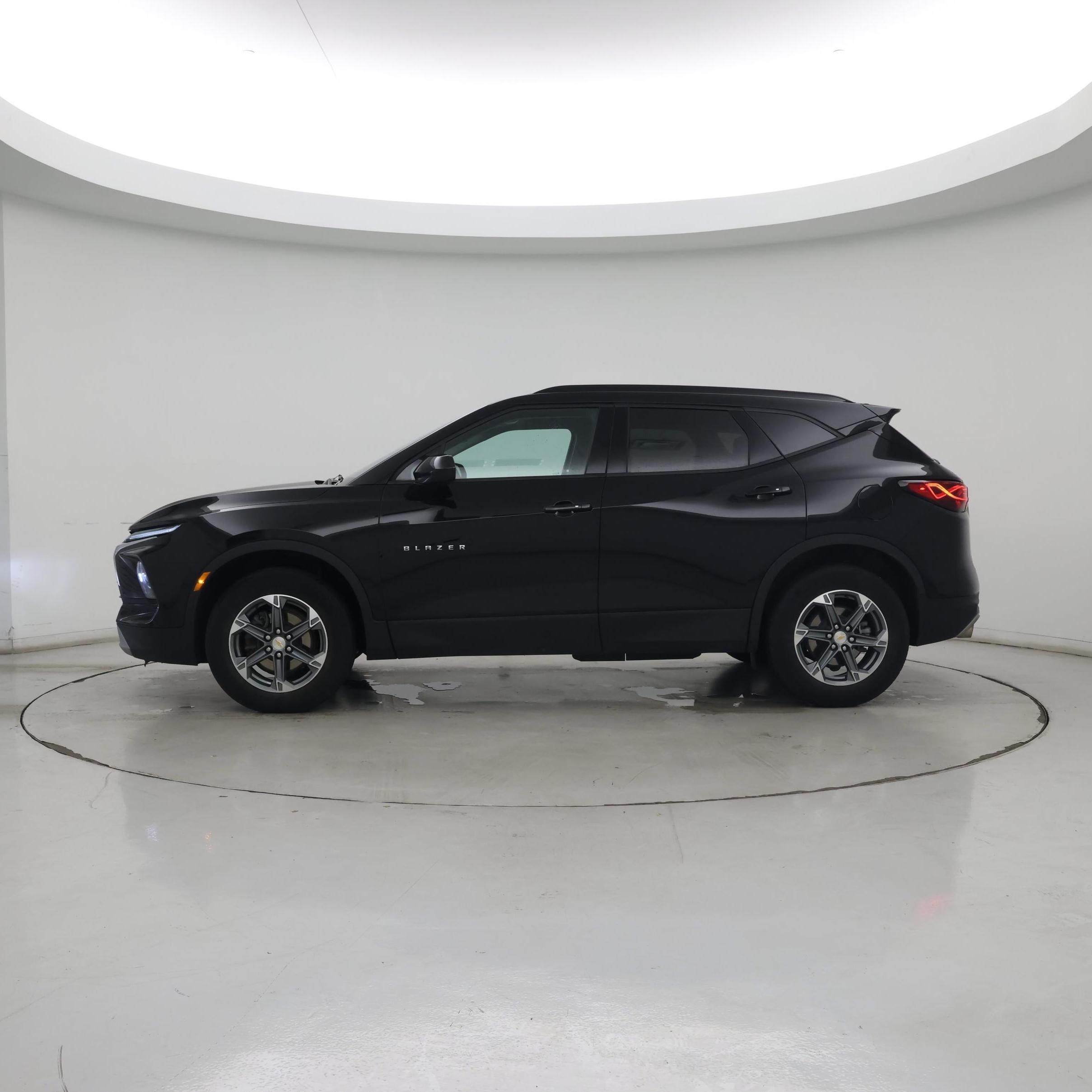 Thumbnail: 2023 Chevrolet Blazer - 3