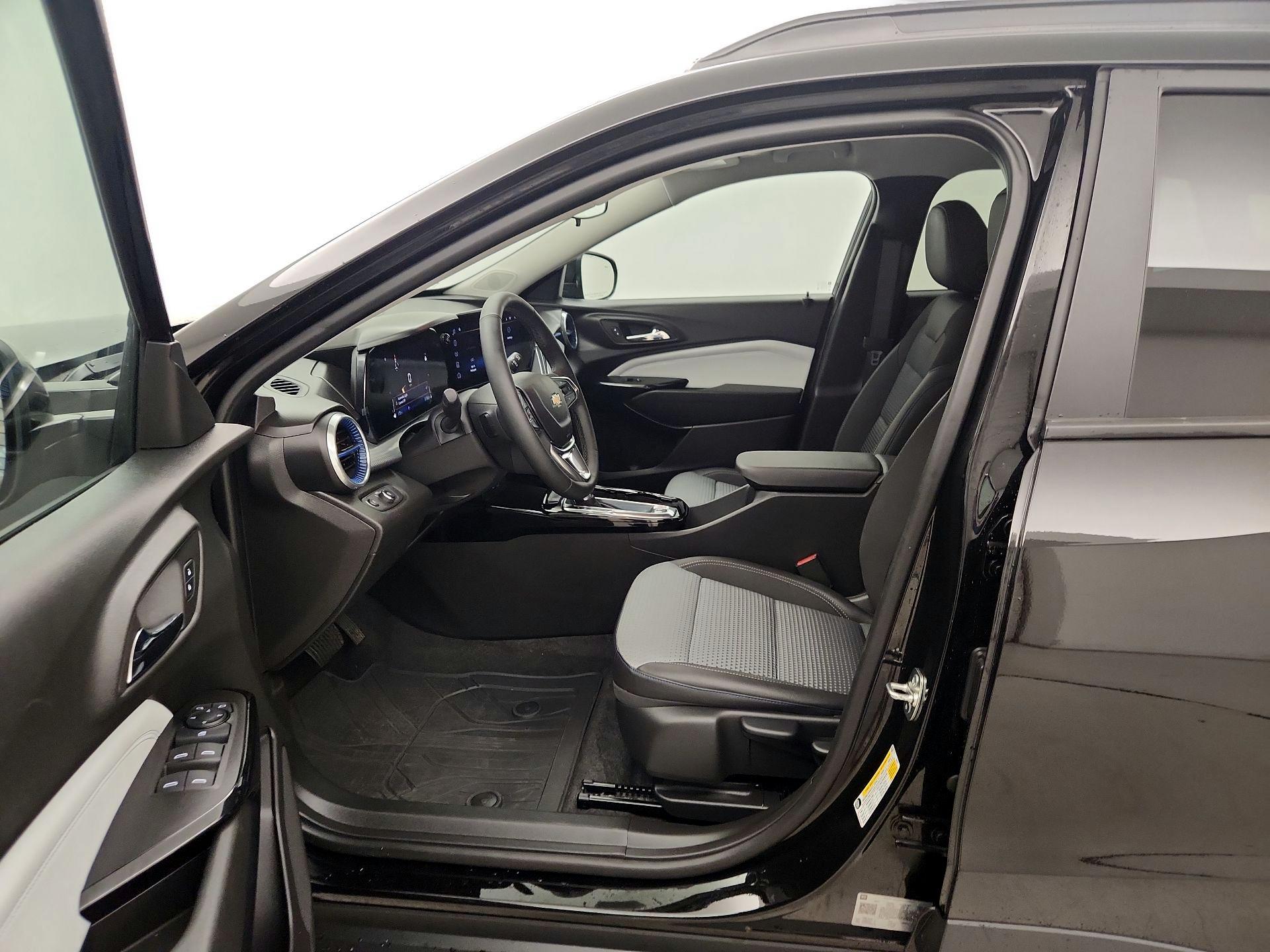 Thumbnail: 2025 Chevrolet Trax - 11