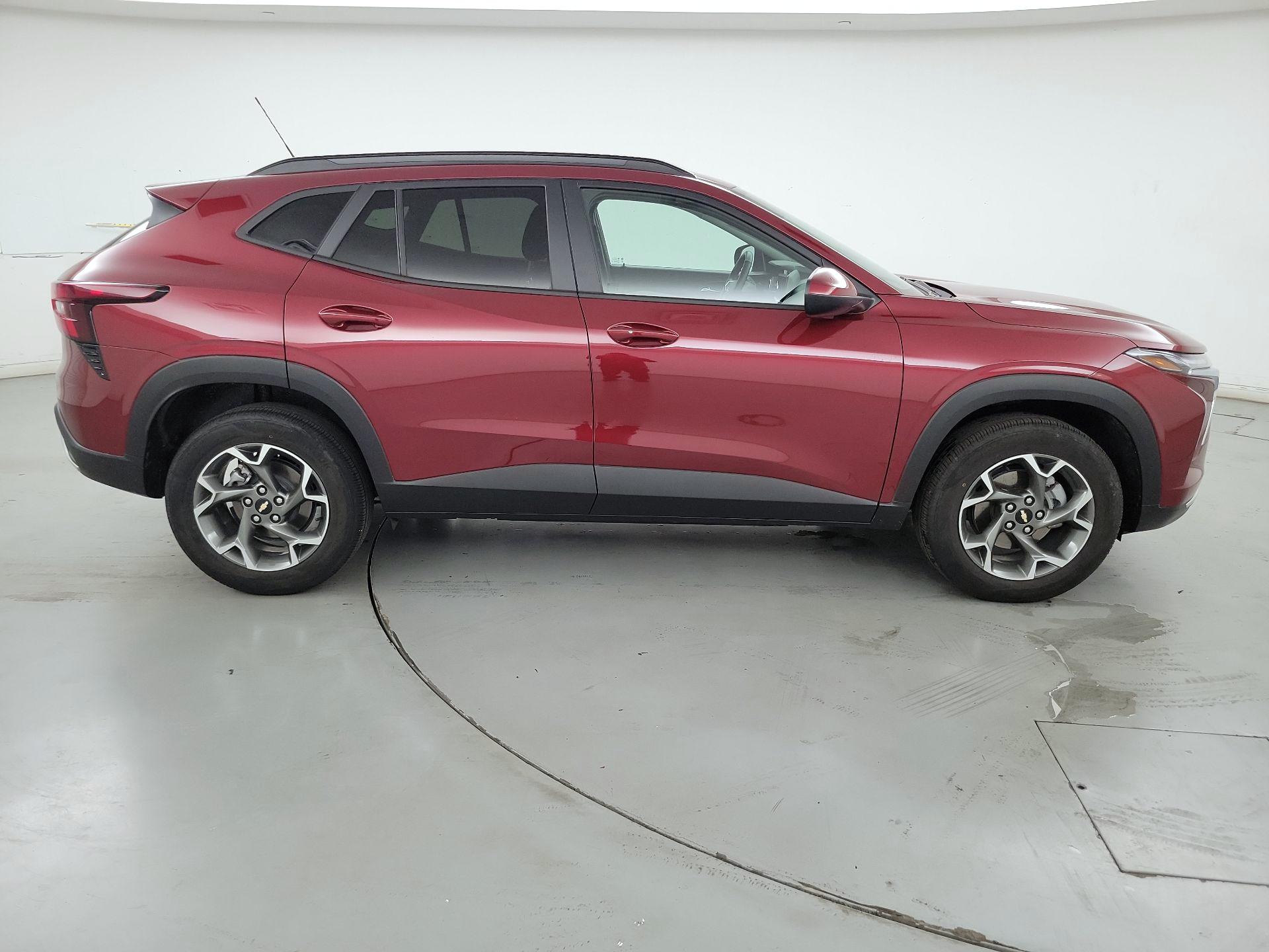 Thumbnail: 2024 Chevrolet Trax - 4