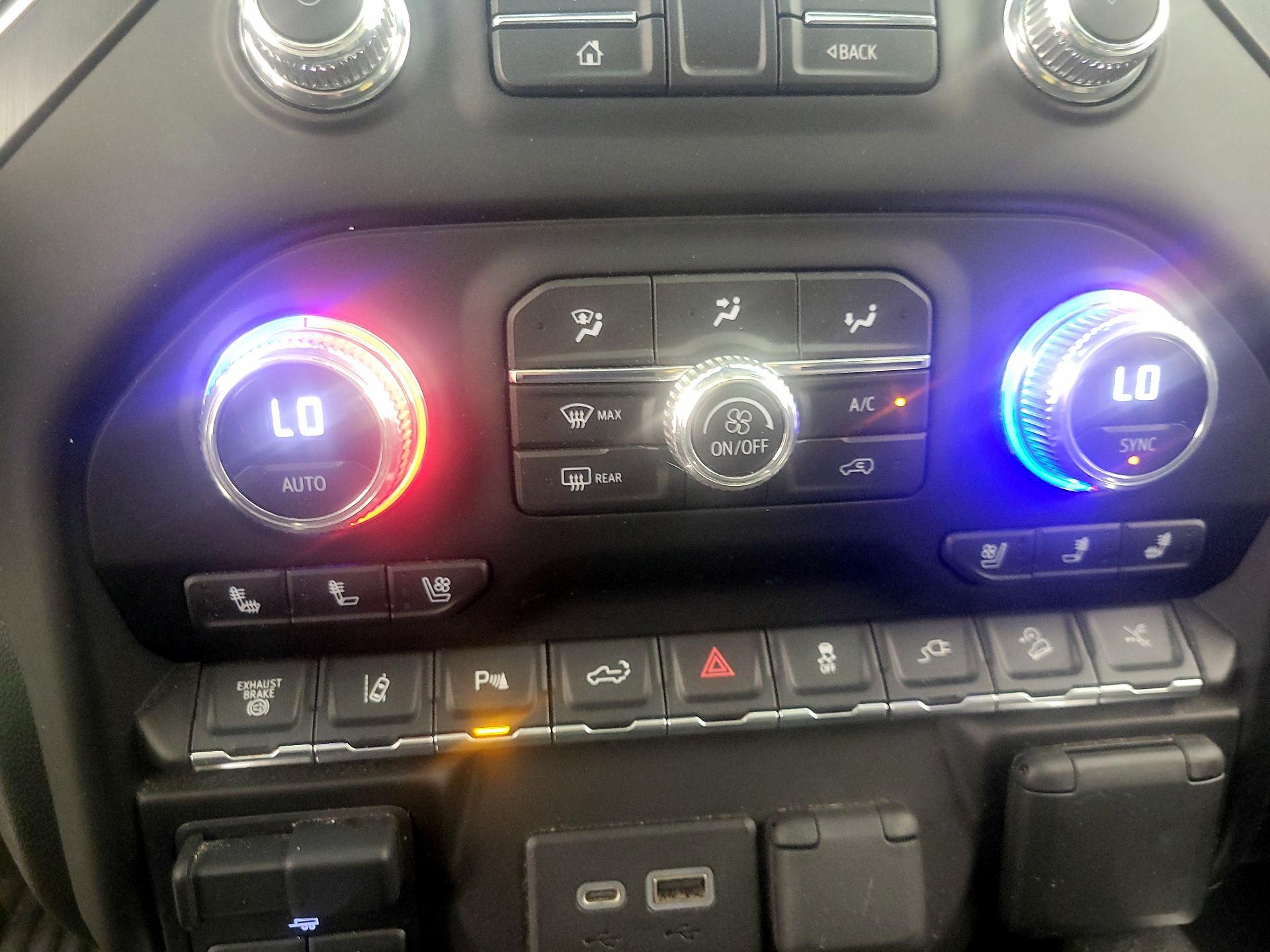 Thumbnail: 2022 GMC Sierra 3500 - 17