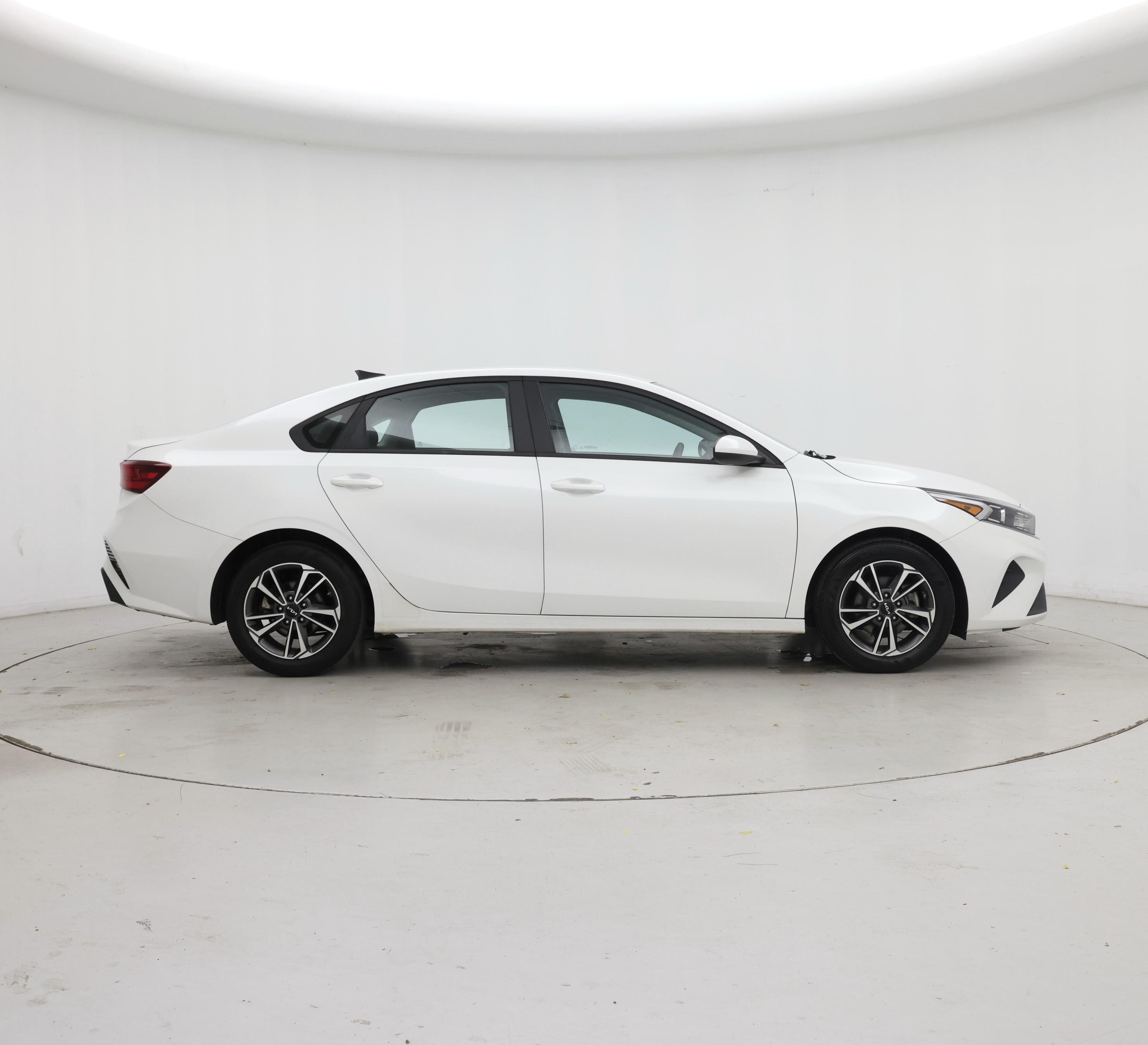 Thumbnail: 2023 Kia Forte - 7