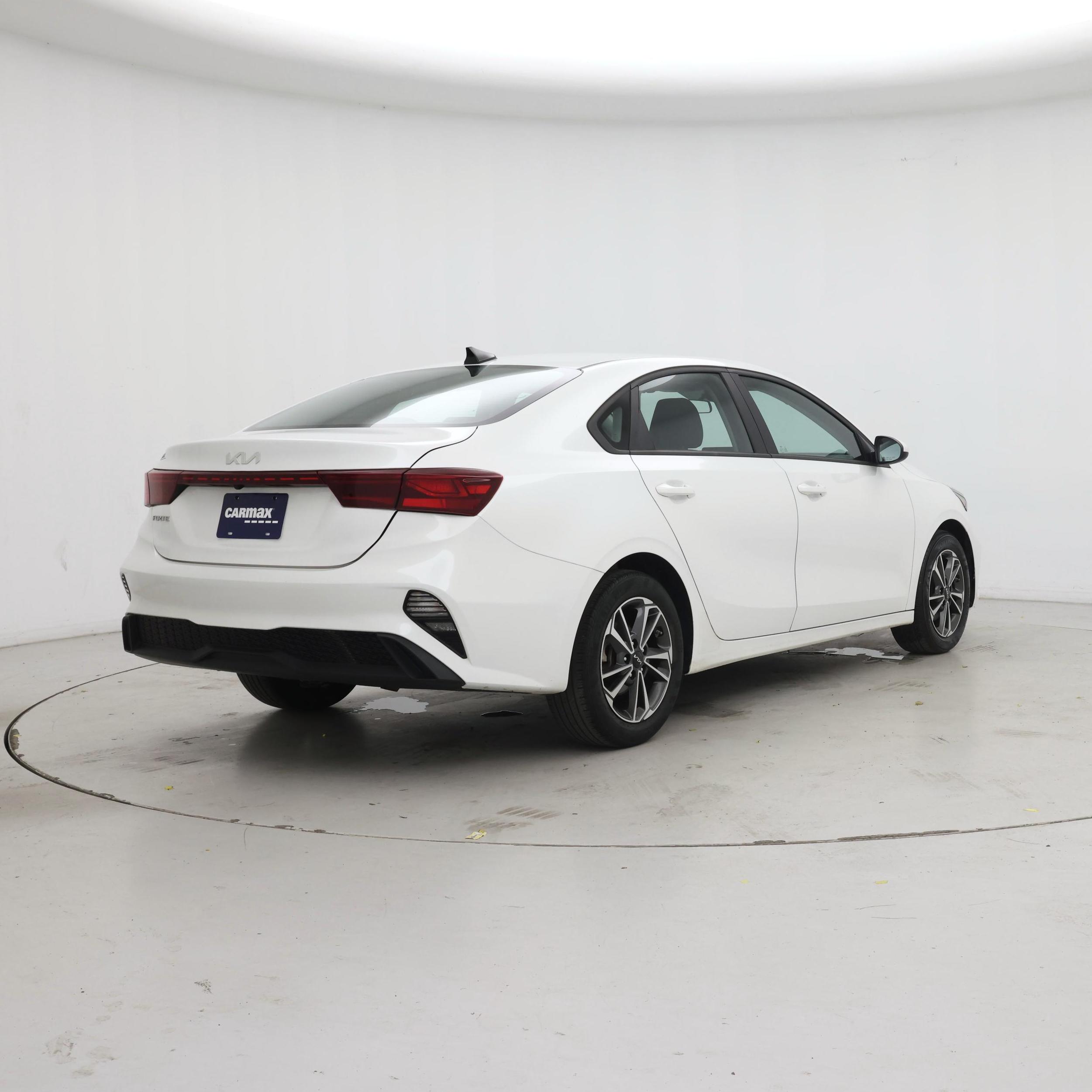 Thumbnail: 2023 Kia Forte - 8