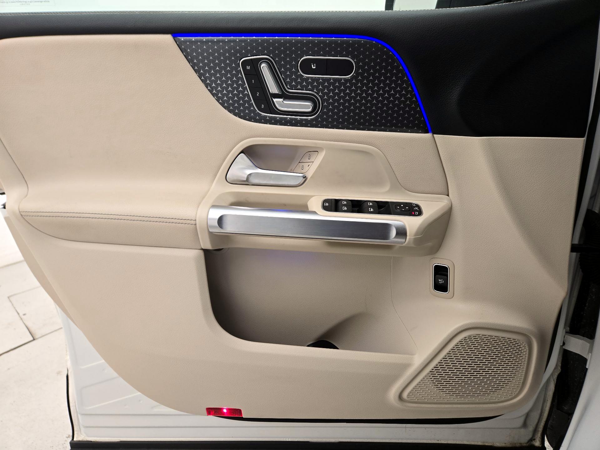 Thumbnail: 2024 Mercedes-Benz GLB - 10