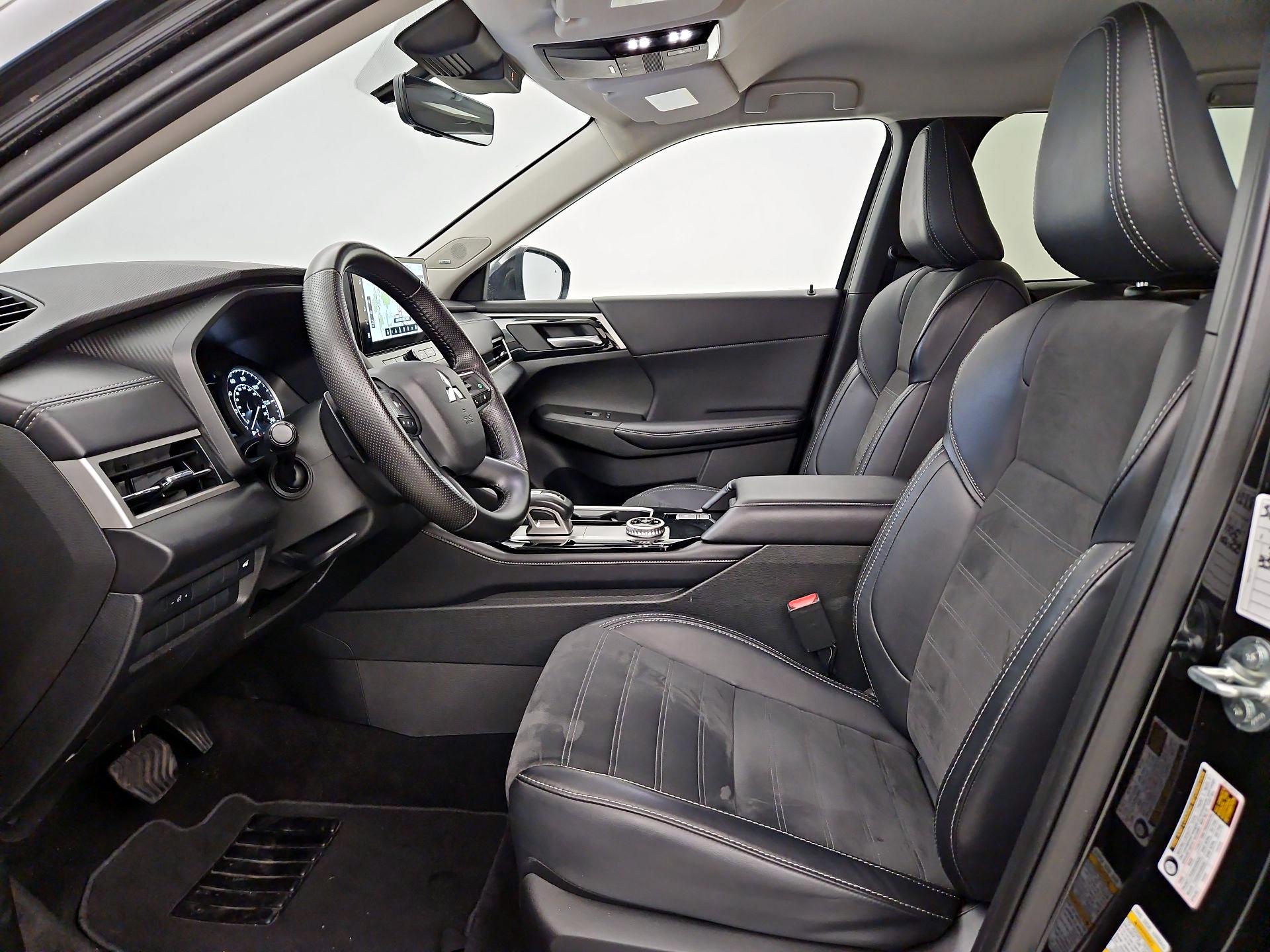 Thumbnail: 2025 Mitsubishi Outlander - 11