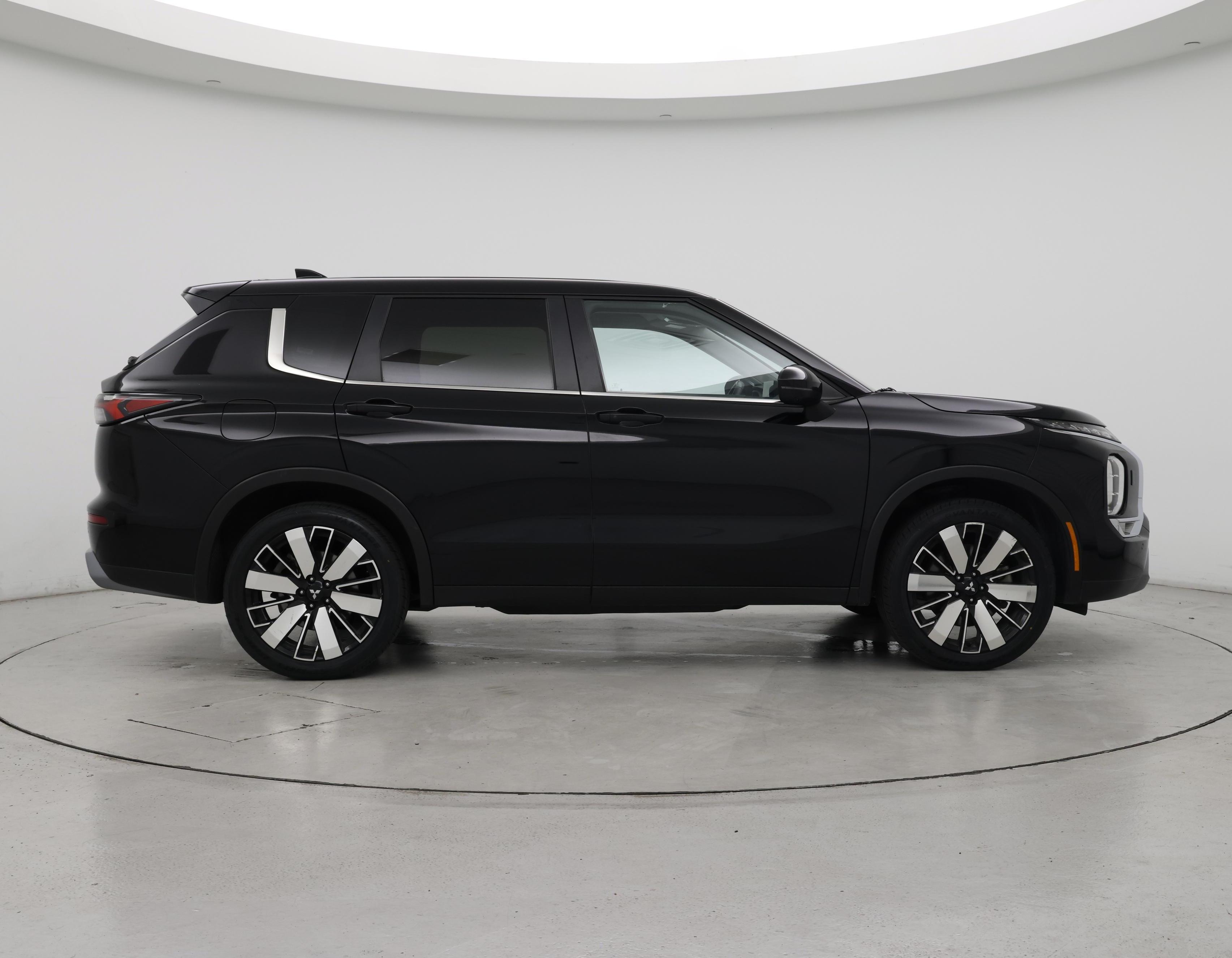 Thumbnail: 2025 Mitsubishi Outlander - 7