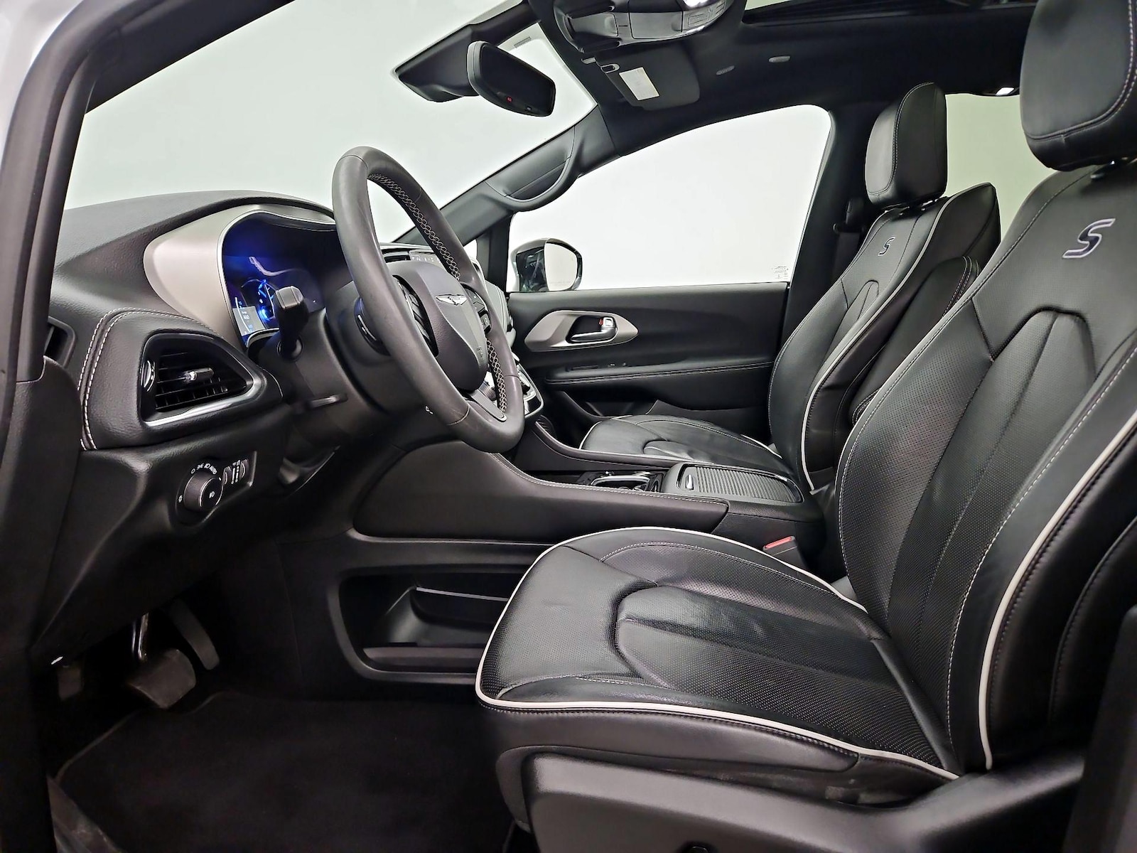 2023 Chrysler Pacifica Hybrid Limited - Photo 12
