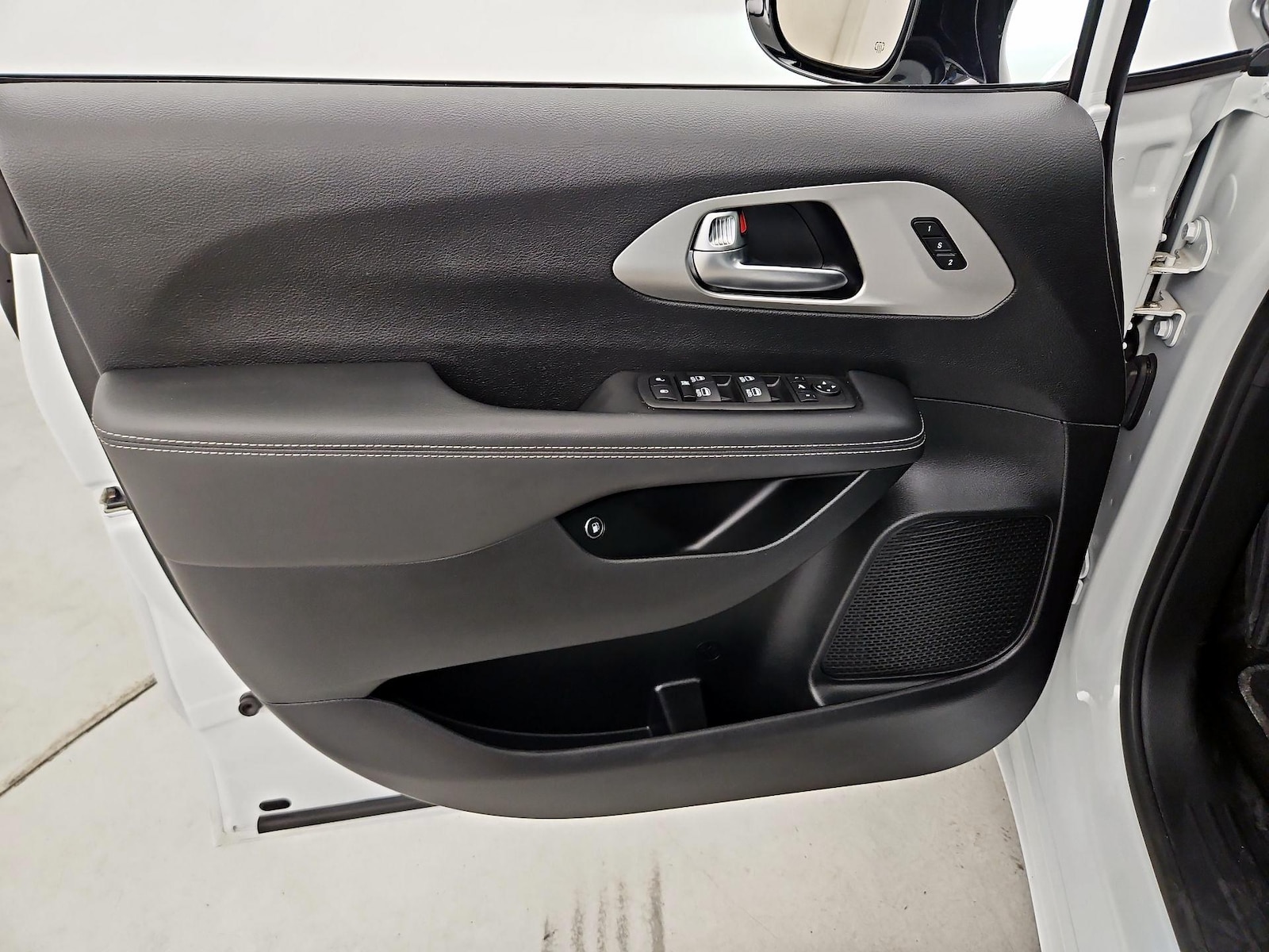 2023 Chrysler Pacifica Hybrid Limited - Photo 13