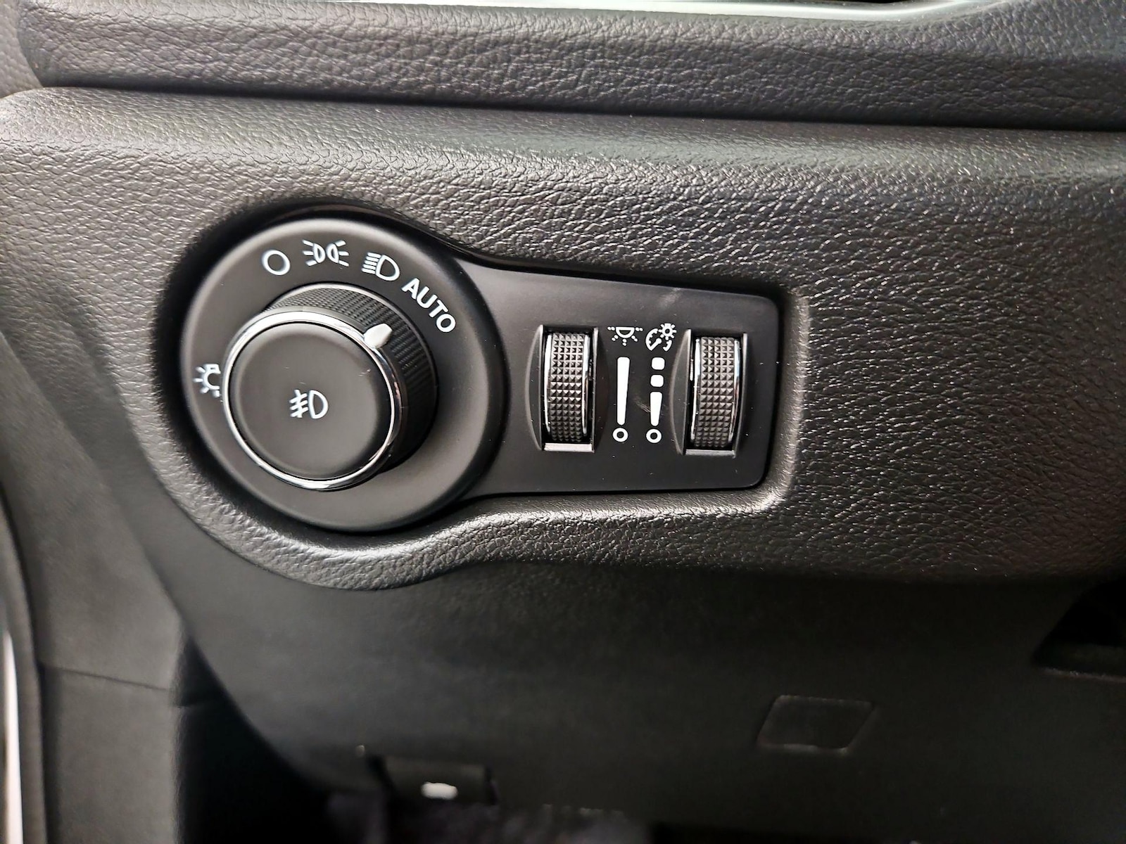 2023 Chrysler Pacifica Hybrid Limited - Photo 14