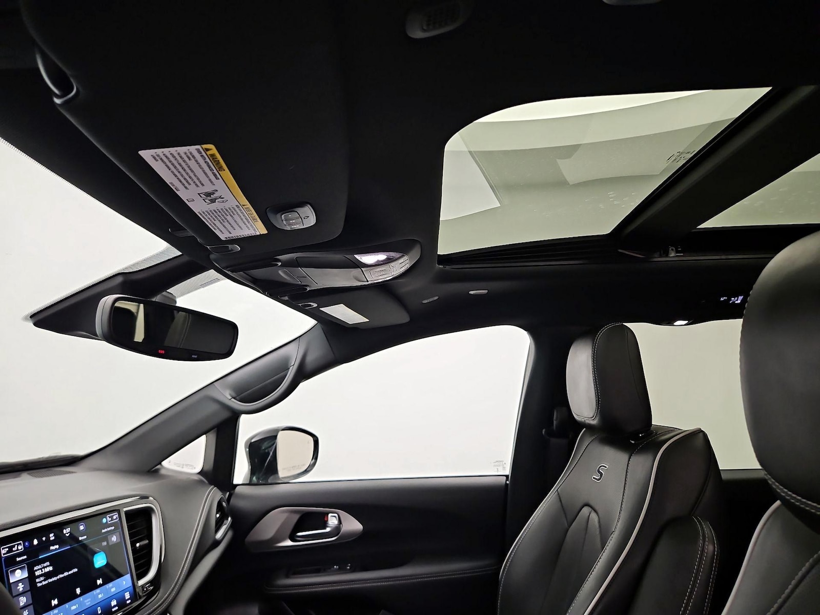 2023 Chrysler Pacifica Hybrid Limited - Photo 21