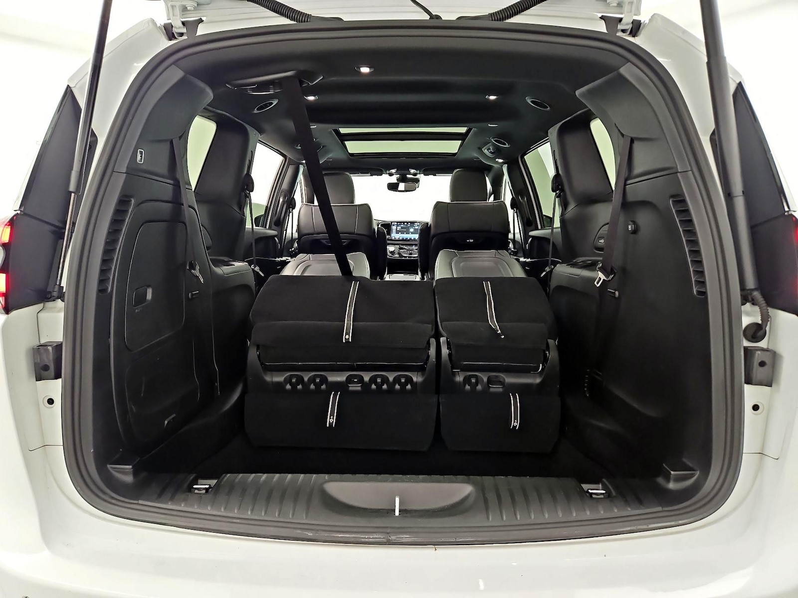 2023 Chrysler Pacifica Hybrid Limited - Photo 25
