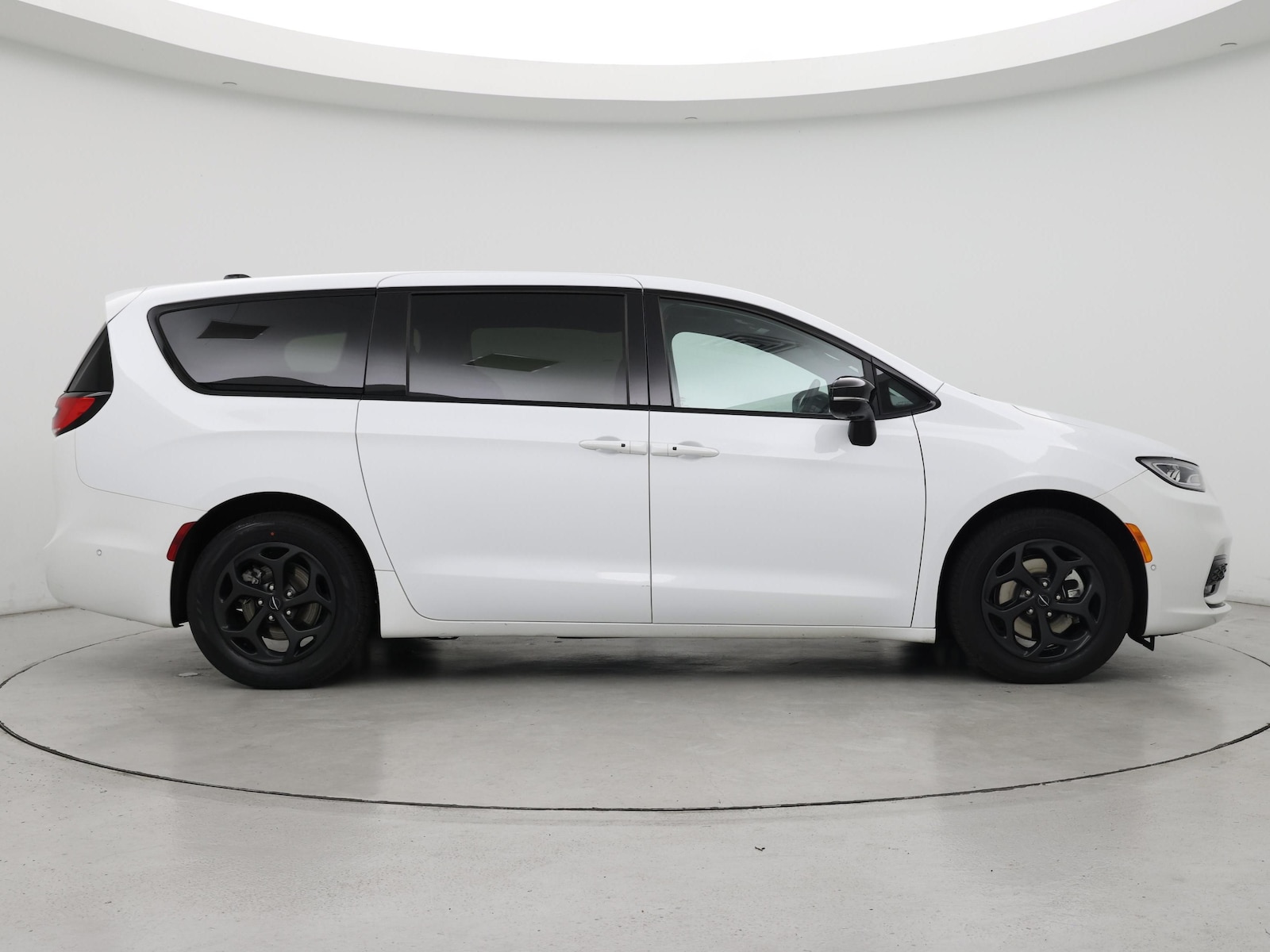 2023 Chrysler Pacifica Hybrid Limited - Photo 8