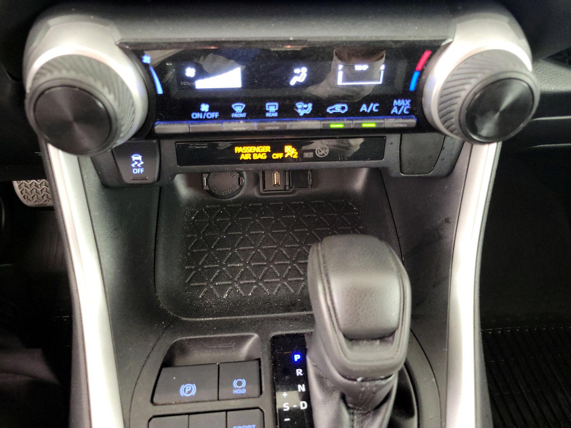 Thumbnail: 2020 Toyota RAV4 - 15