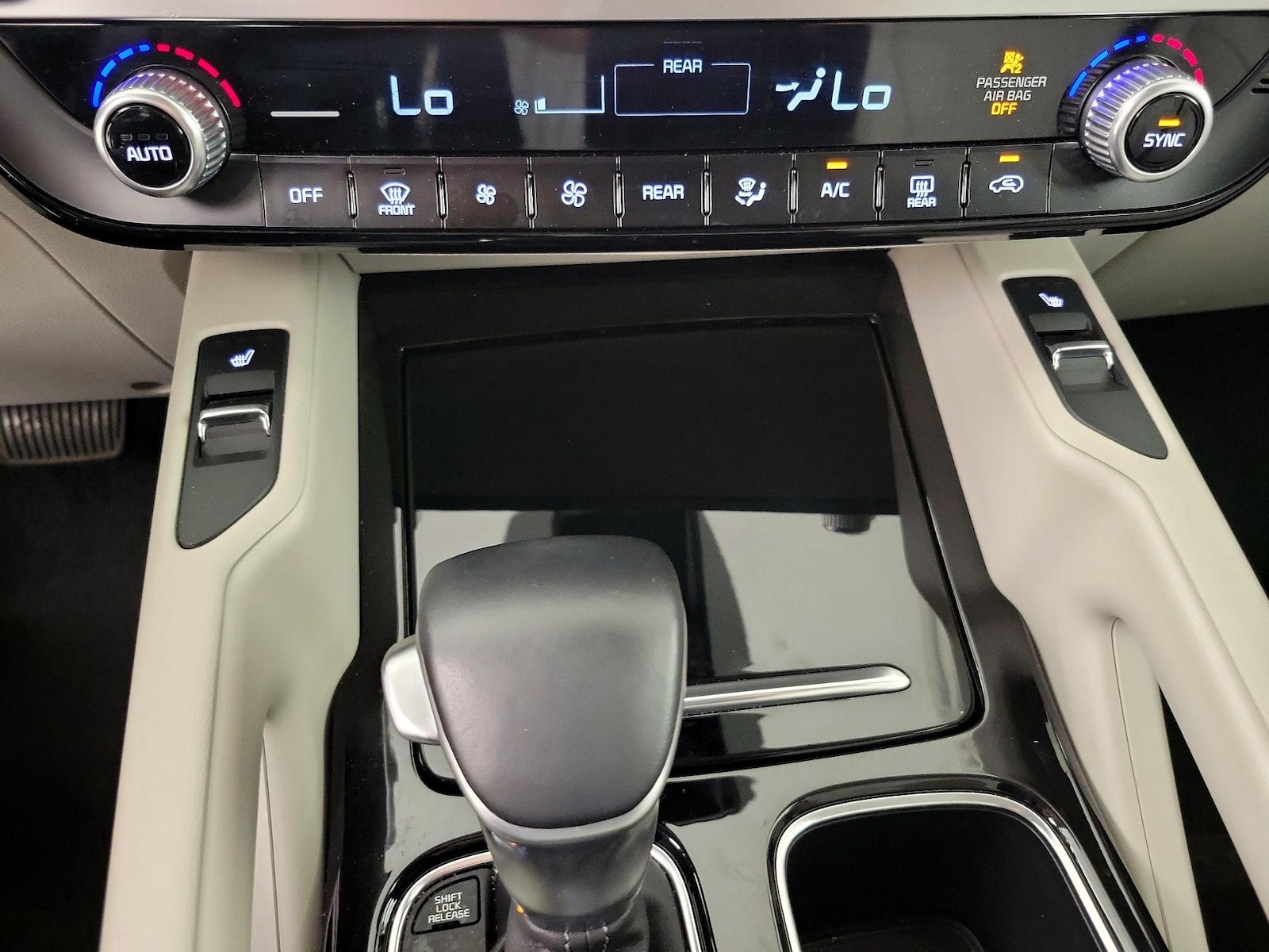 2025 Kia Telluride S - Photo 16