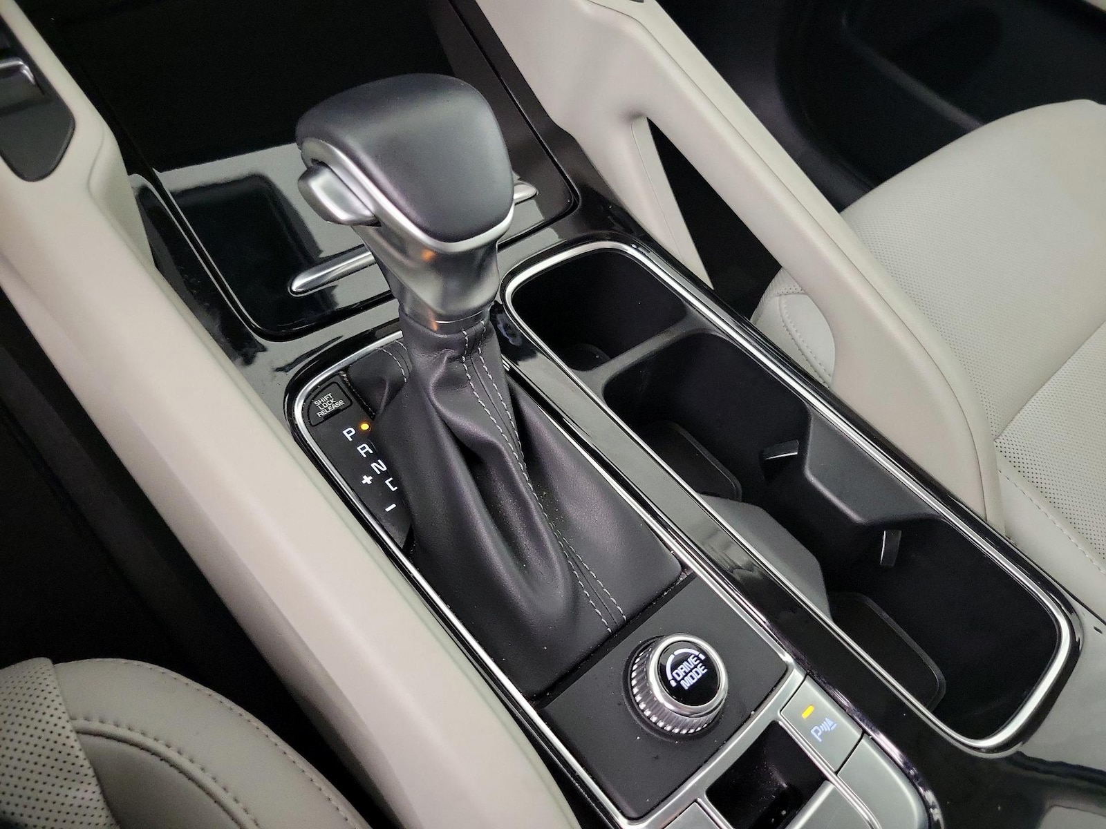 2025 Kia Telluride S - Photo 17