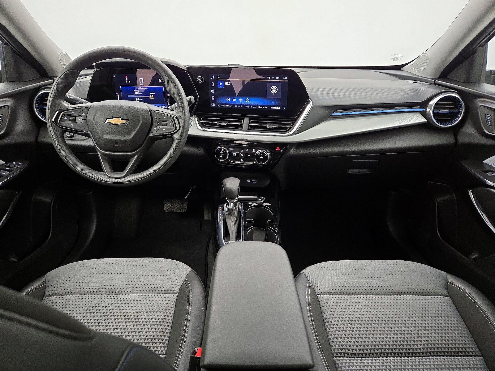 2025 Chevrolet Trax LT - Photo 10