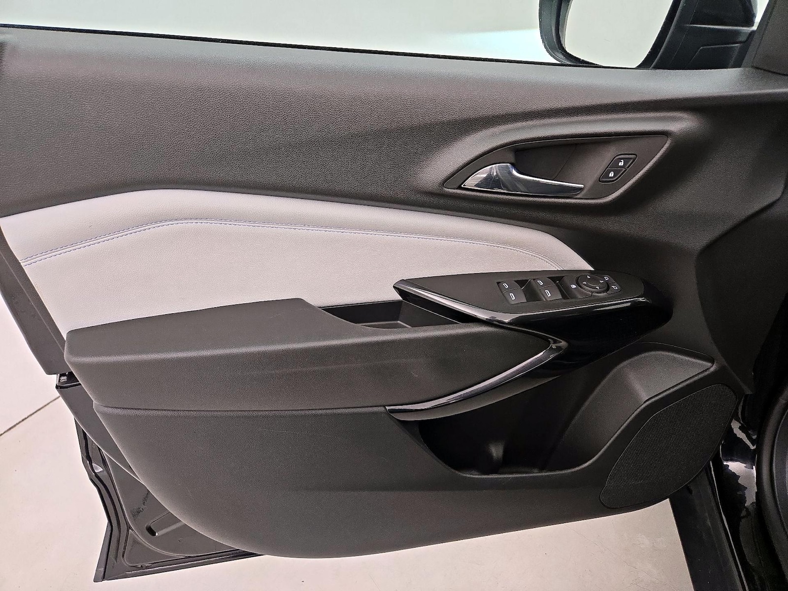 2025 Chevrolet Trax LT - Photo 13