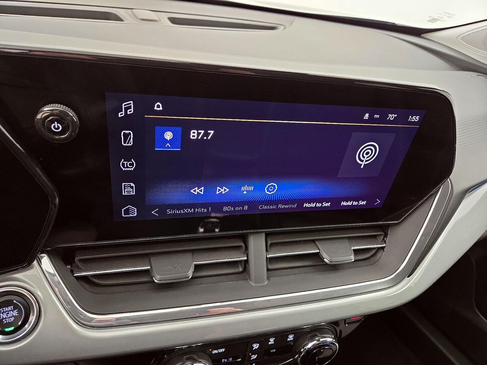 2025 Chevrolet Trax LT - Photo 16
