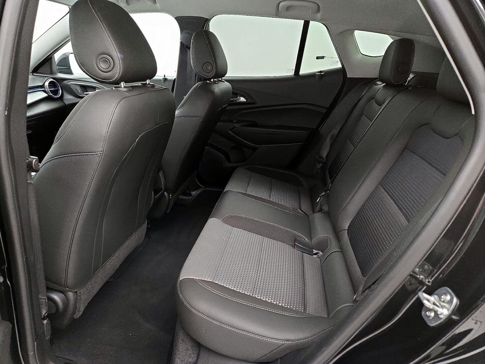 2025 Chevrolet Trax LT - Photo 20