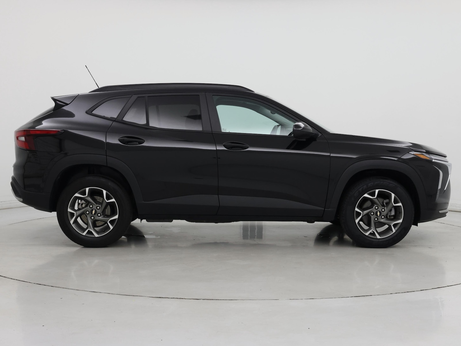 2025 Chevrolet Trax LT - Photo 8