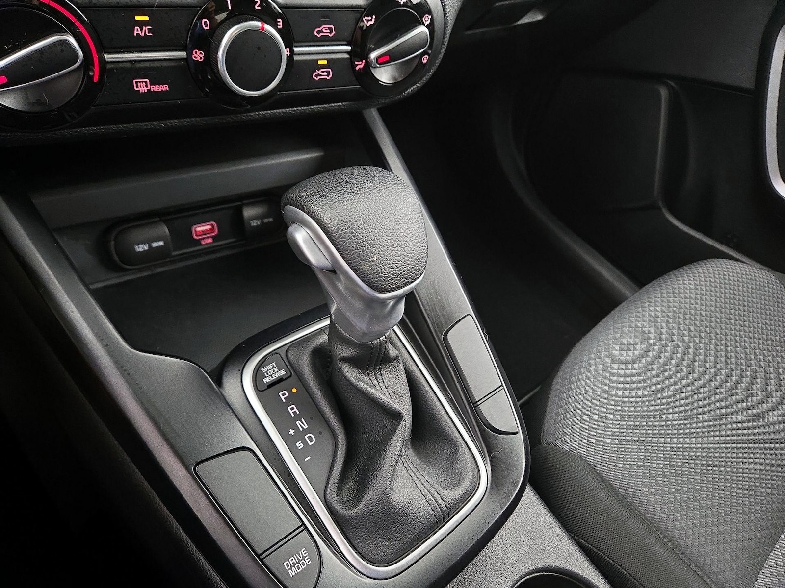 2021 Kia Soul LX - Photo 16