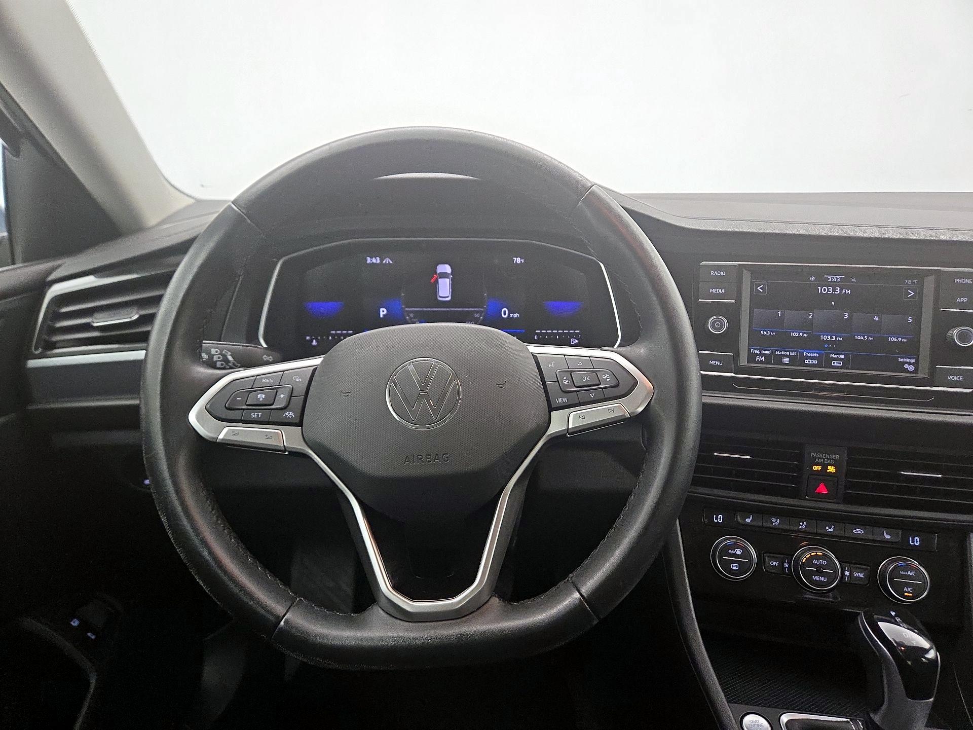 Thumbnail: 2023 Volkswagen Jetta - 10