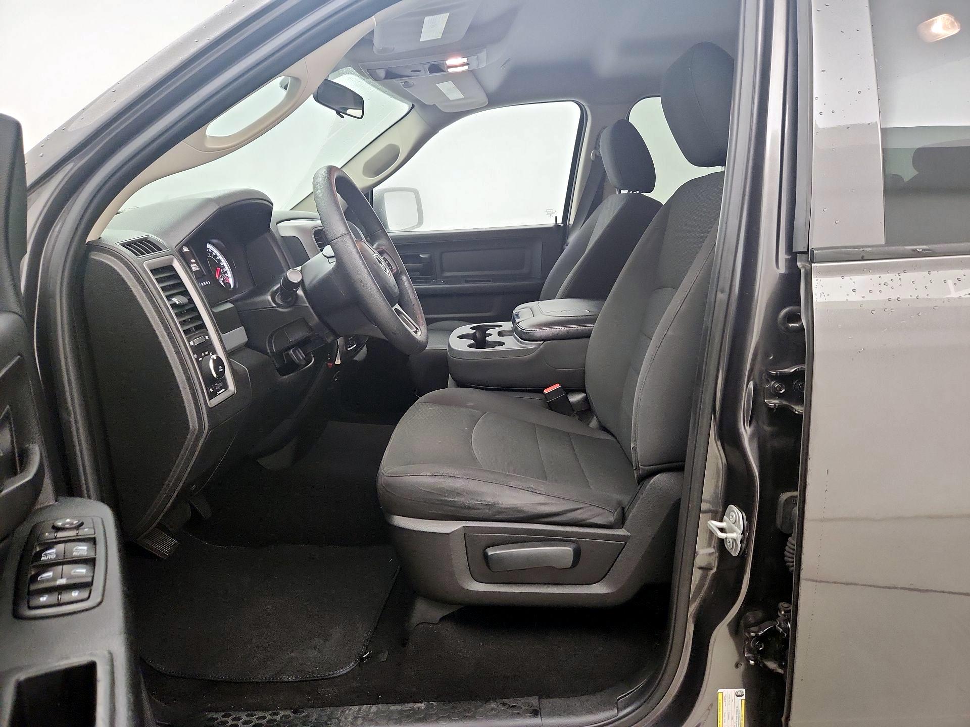Thumbnail: 2019 RAM 1500 Classic - 11