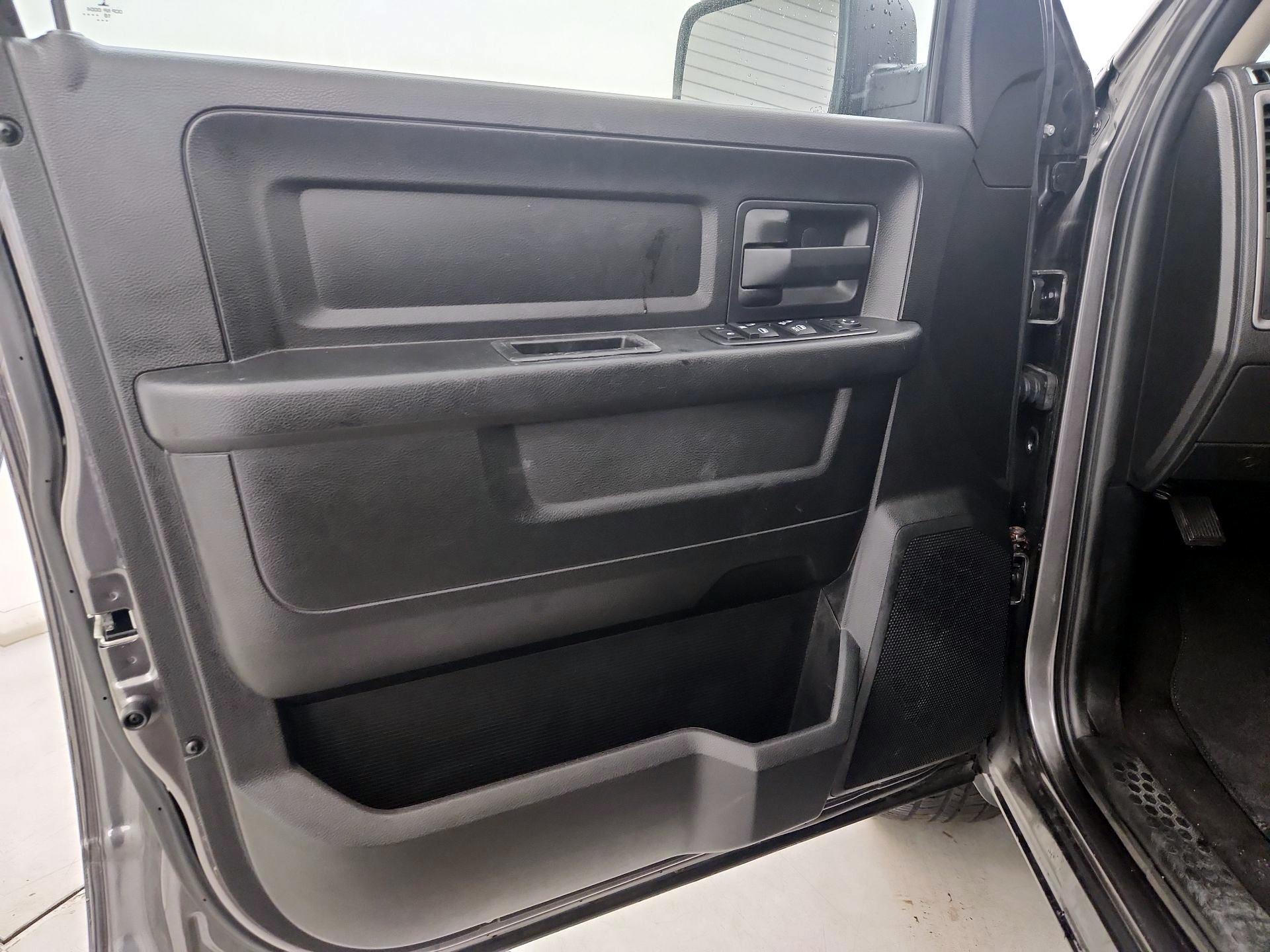 Thumbnail: 2019 RAM 1500 Classic - 12