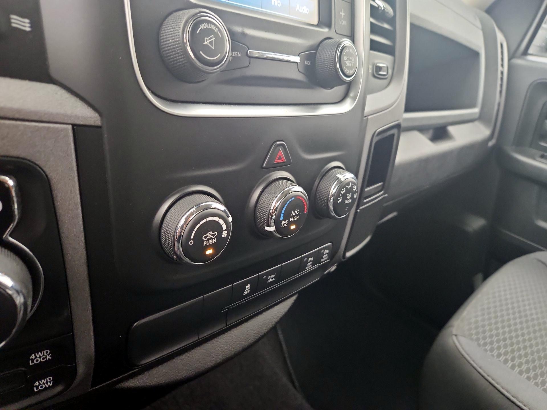 Thumbnail: 2019 RAM 1500 Classic - 15