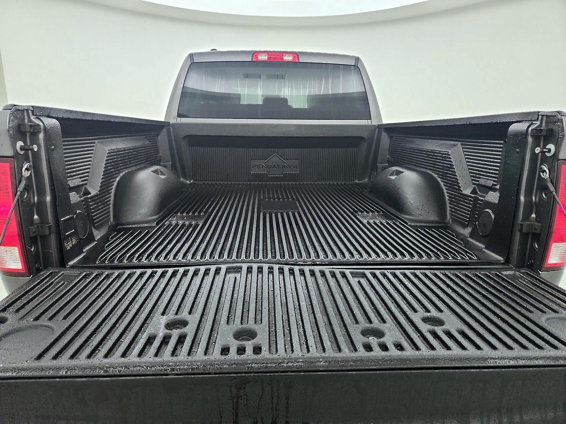 Thumbnail: 2019 RAM 1500 Classic - 19